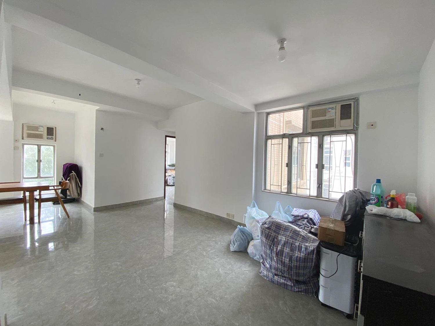 單位大廳十分寬敞,間隔分明,裝修簡潔企理。