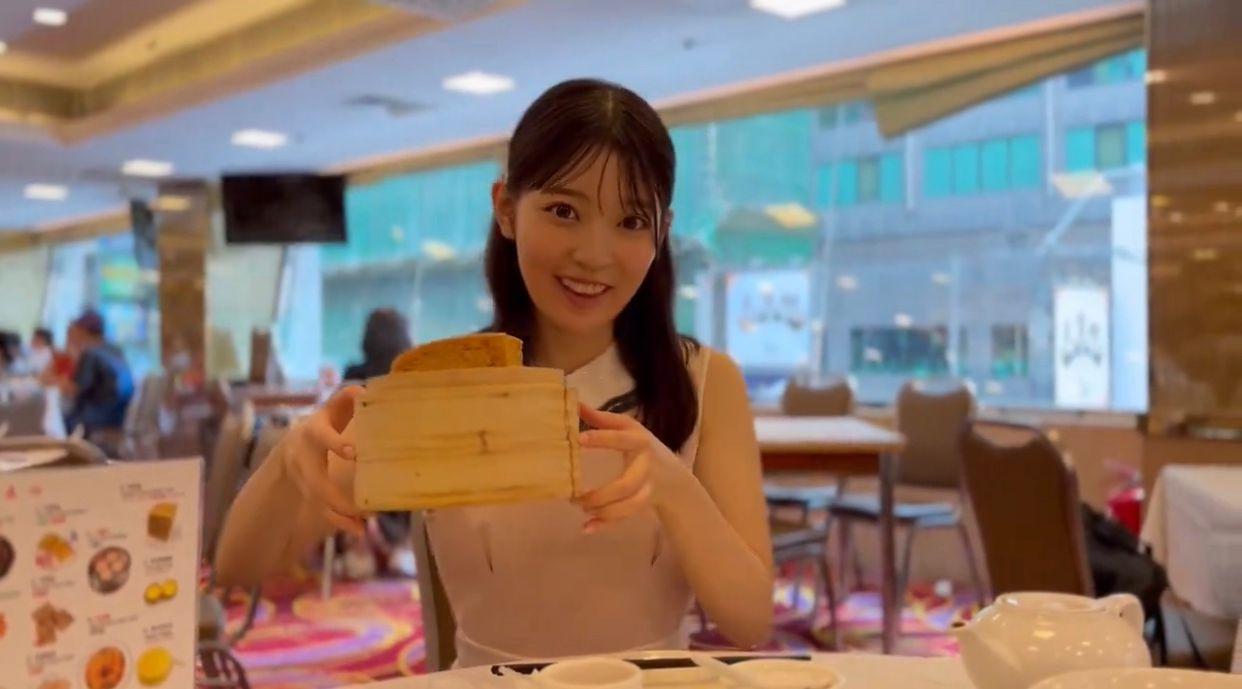 阪口珠美到茶樓飲茶食點心。