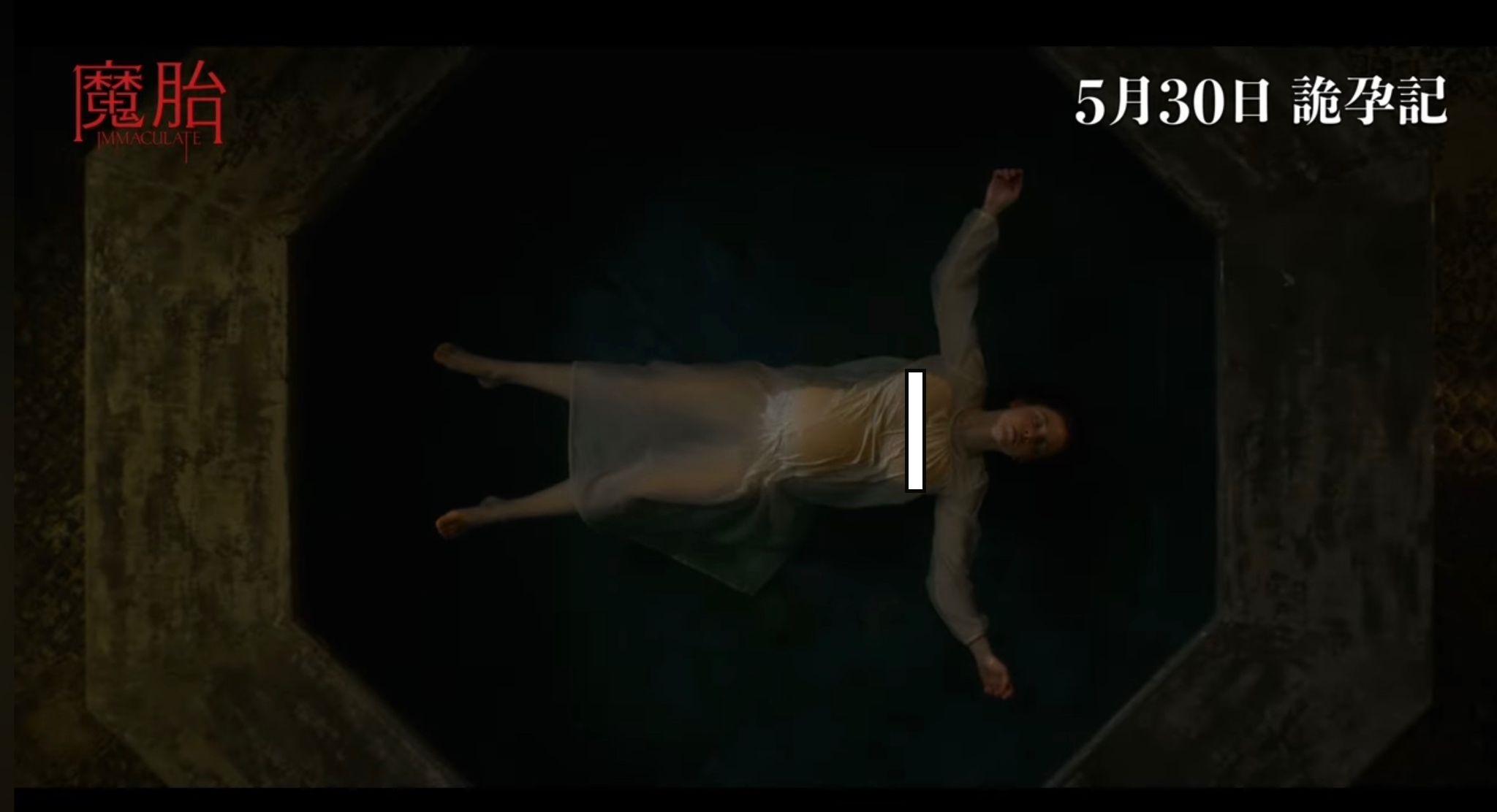 悉尼斯威尼多次在鏡頭前露點,今次新片也不例外。