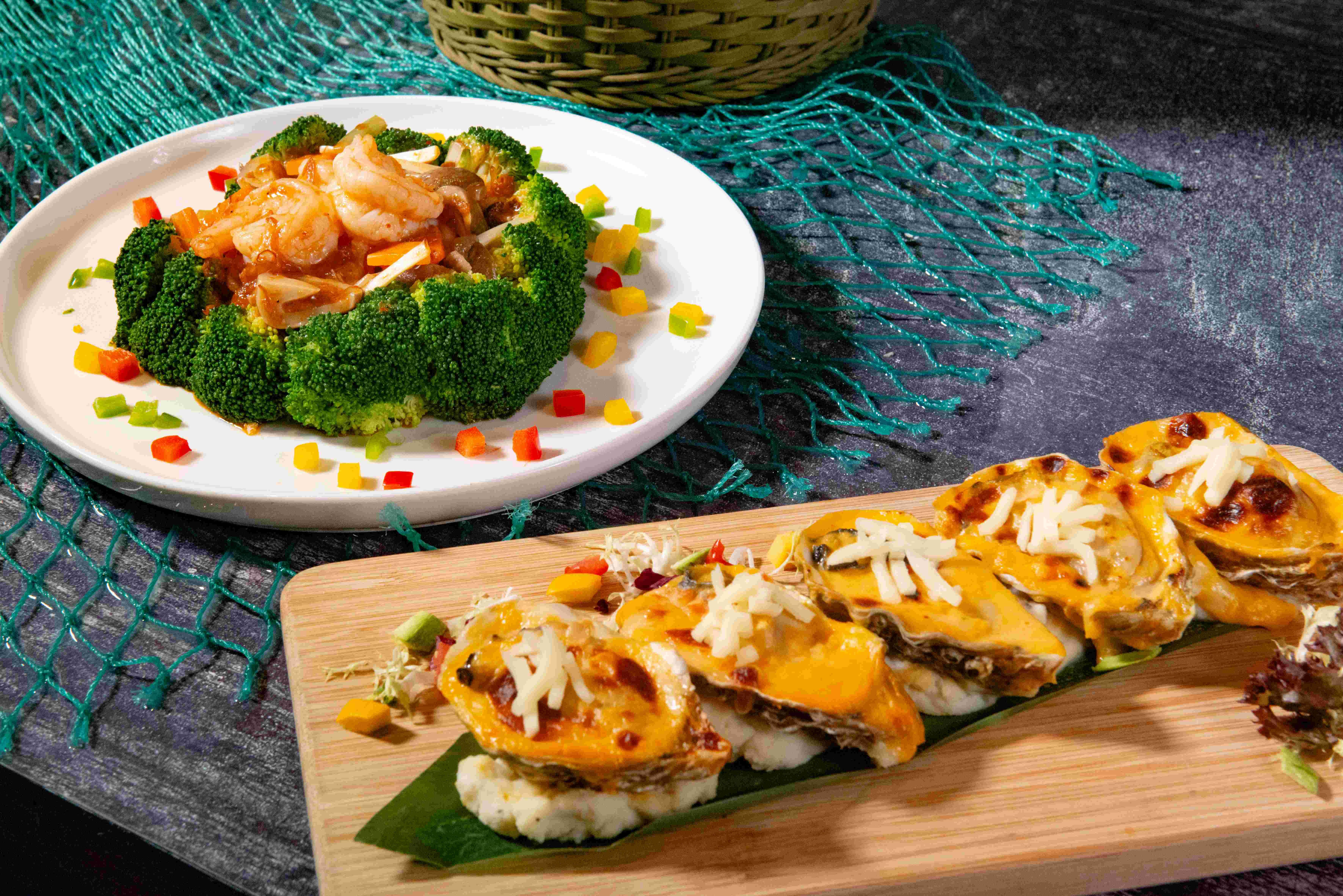 黃金芝士焗蠔 及 翡翠XO醬炒蝦球