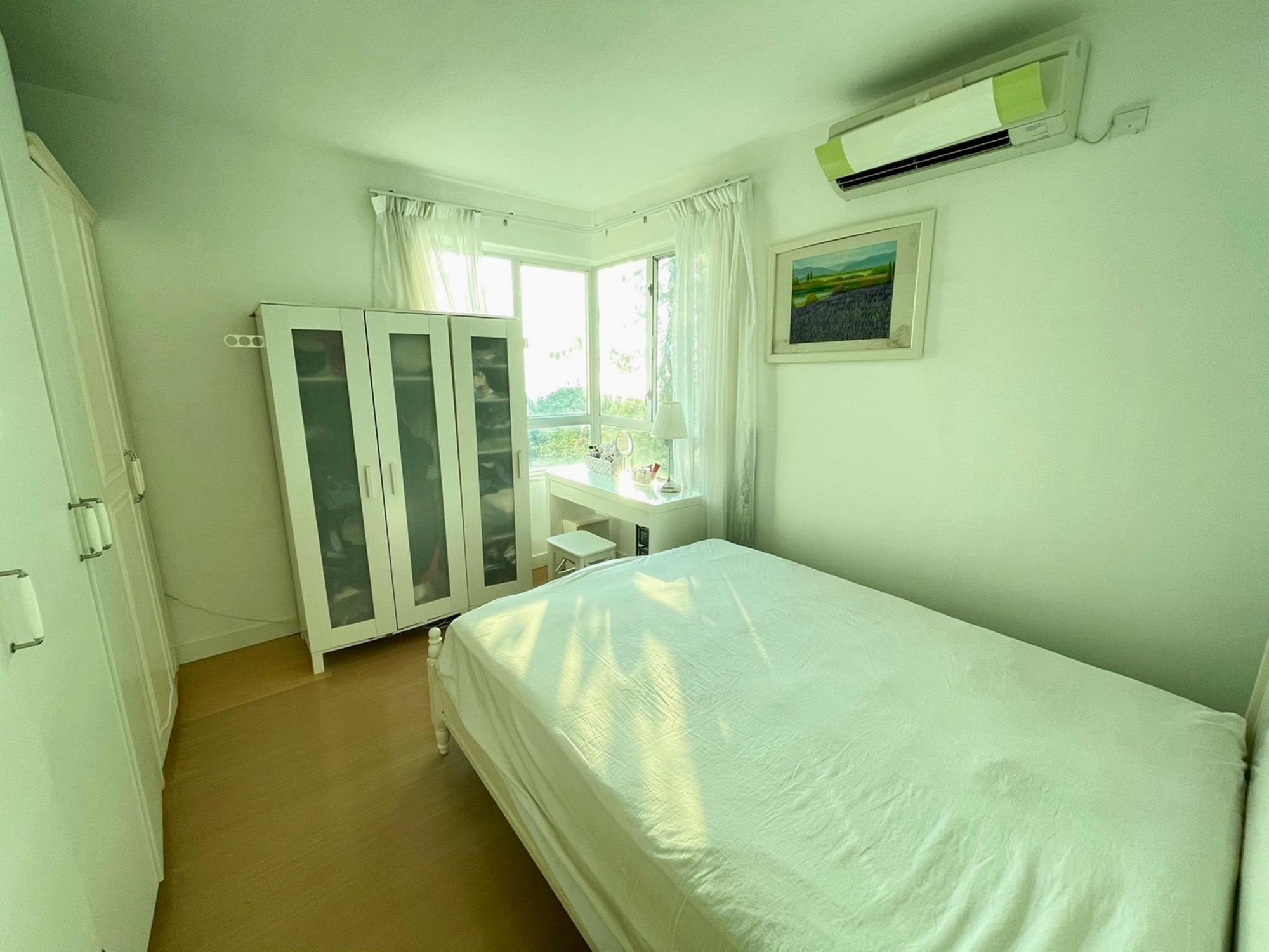 主人房空間足,呈90度的大窗戶,令室內光線充沛,感覺舒服。