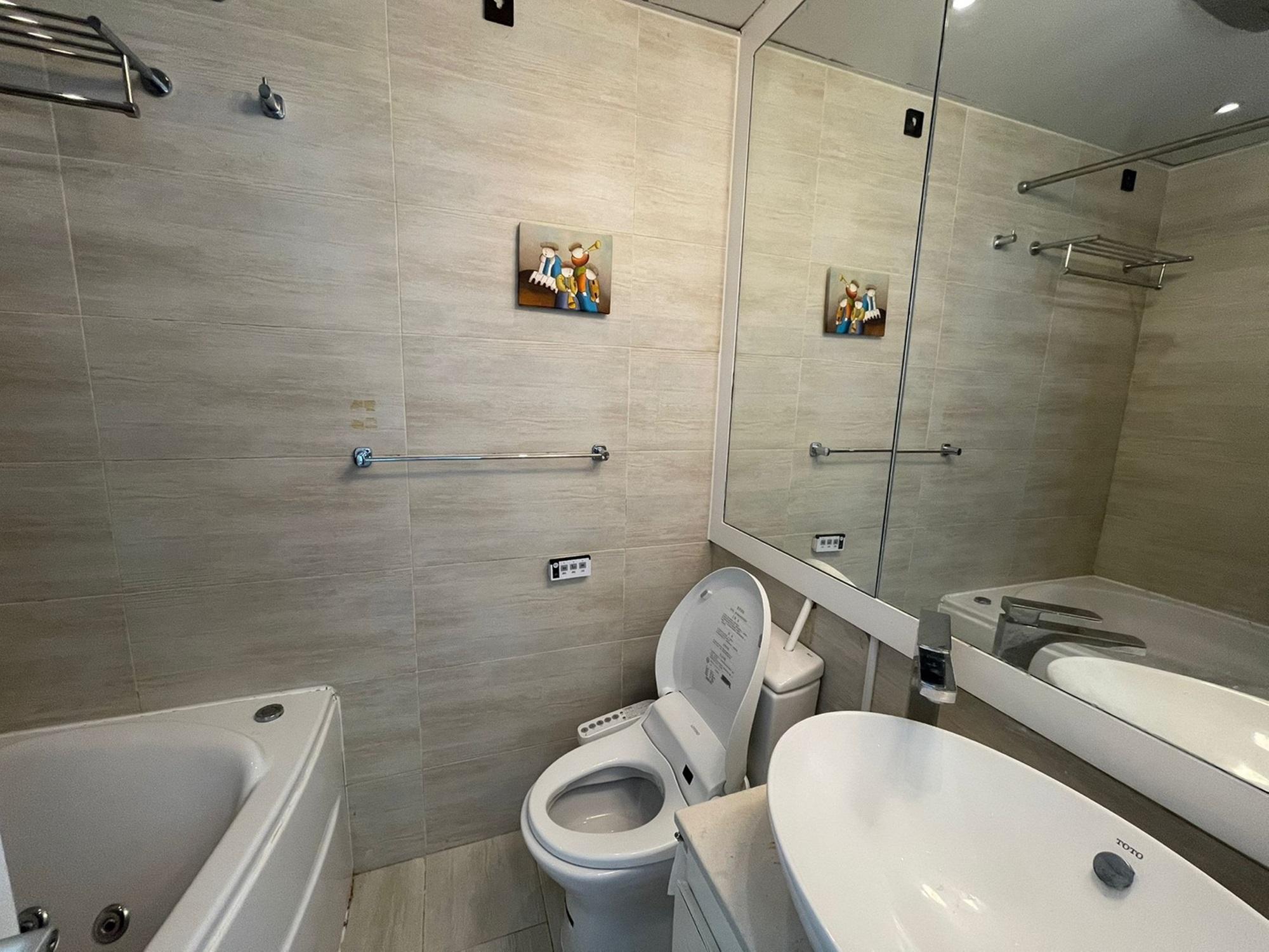 浴室裝修企理,空間亦算大。