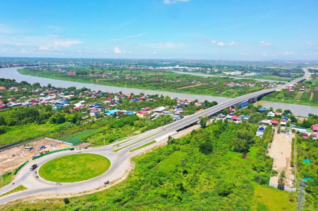 「習近平大道」位於金邊三環路一號公路至四號路段。(中國駐柬埔寨大使館)