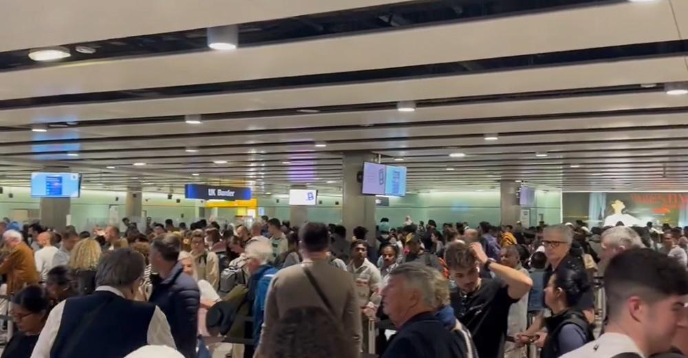 有旅客表示,排隊輪候人手通關約一個半小時。(X)