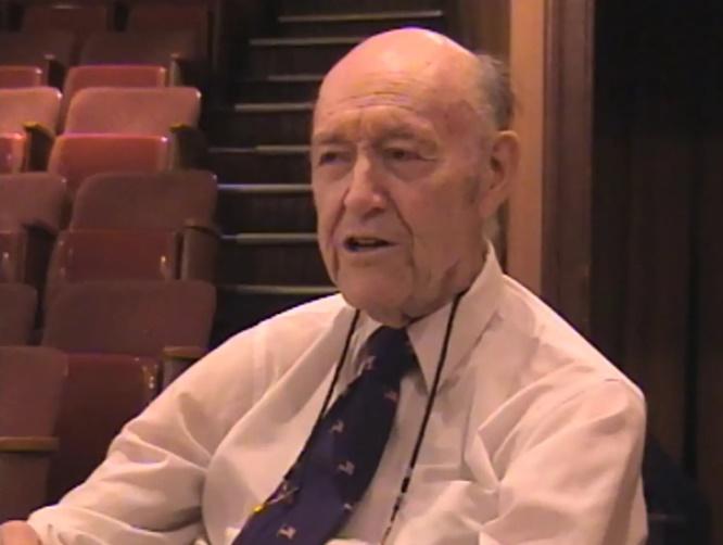 美國泌尿科專家John K. Lattimer,離世後,將拿破崙的陰莖傳給他住在紐澤西州的女兒Evan Lattimer。(X)