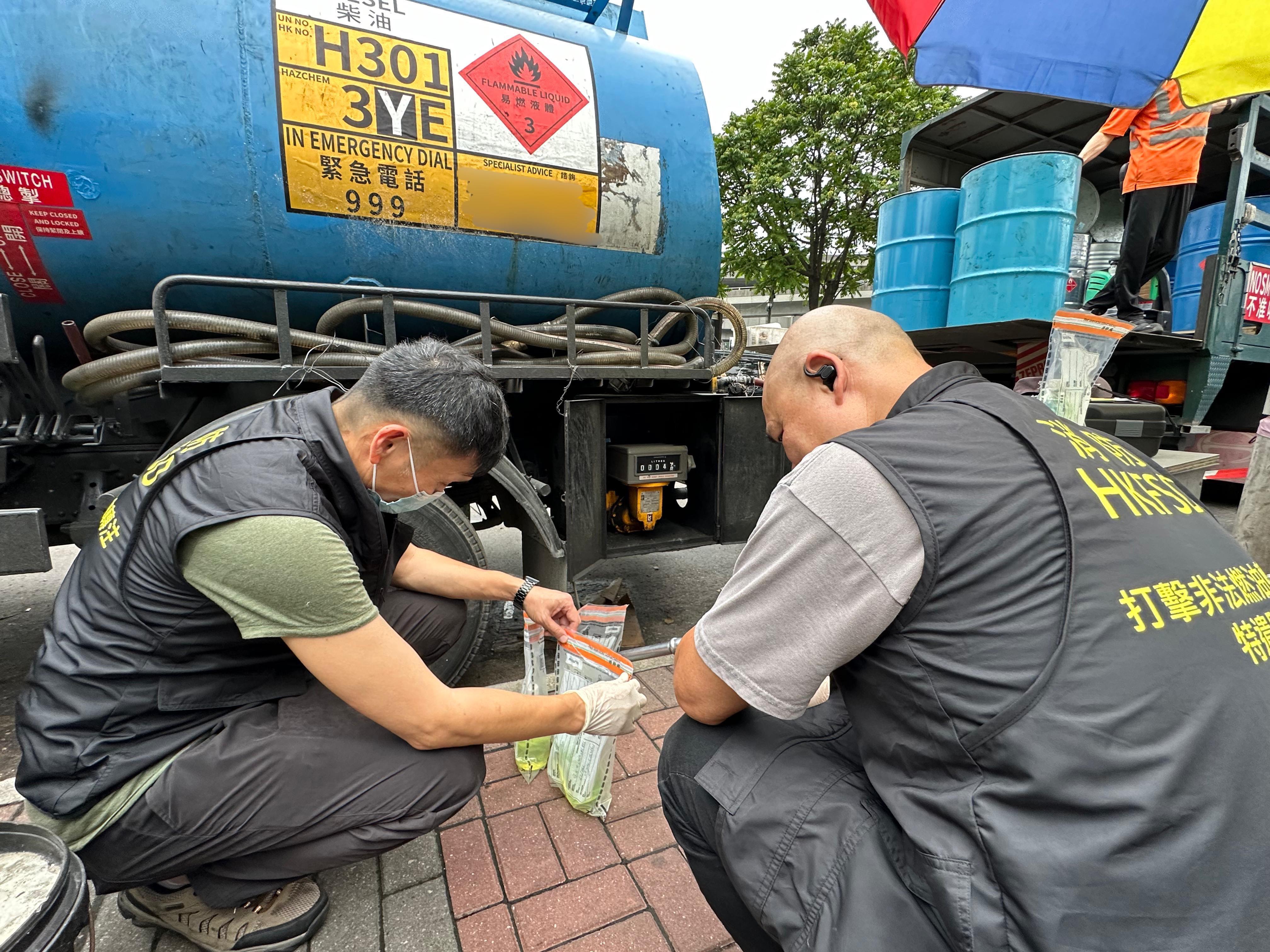 行動中人員合共檢獲2.2萬公升柴油。