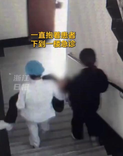 劉琦琦不等升降機到來,直接跑樓梯到下層急診科。(微博)