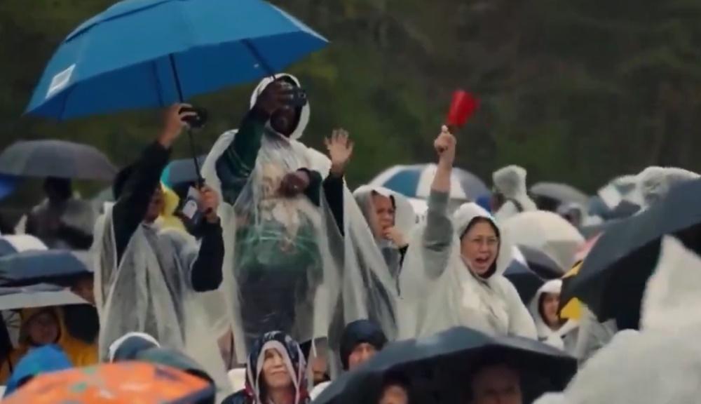 現場畢業生都發出熱烈的歡呼聲回應,不少觀禮的家長亦紛紛豎起大拇指。(X)