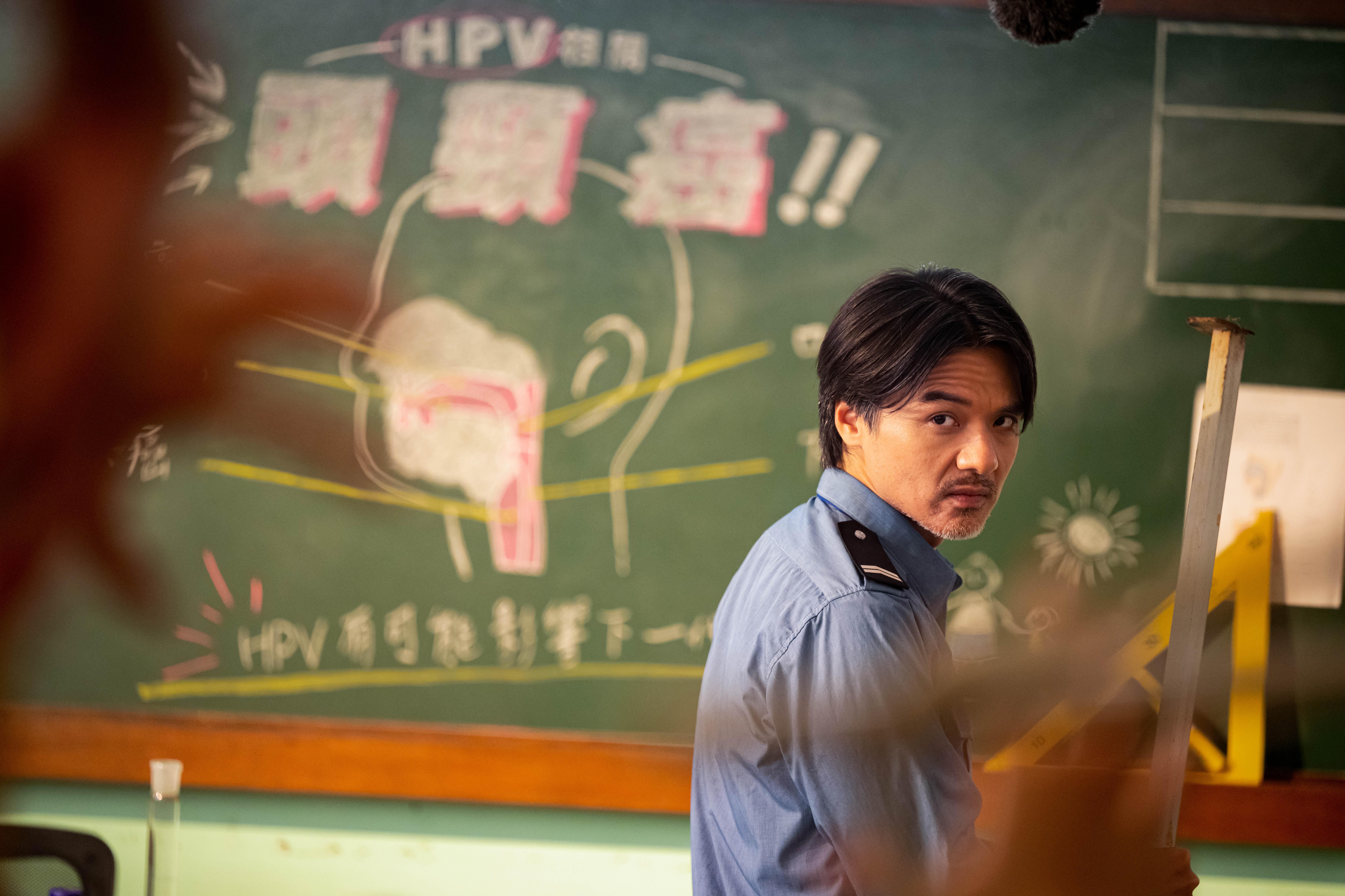 馮德倫今次化身保安員。