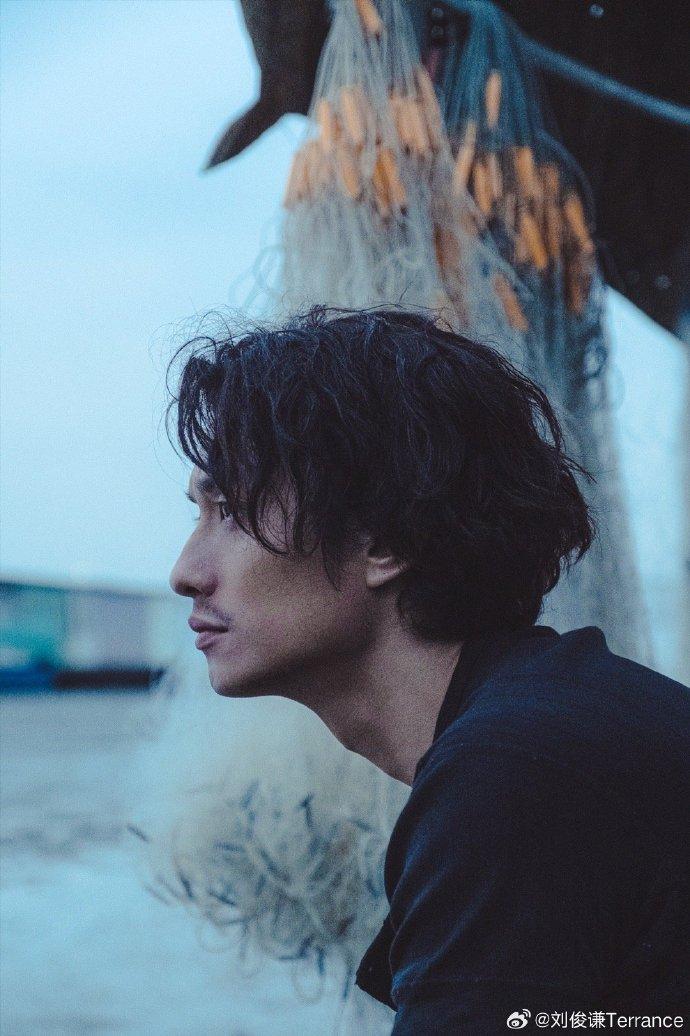 劉俊謙在《九龍城寨之圍城》演信一,網民不停大讚「劉俊謙好靚仔」。