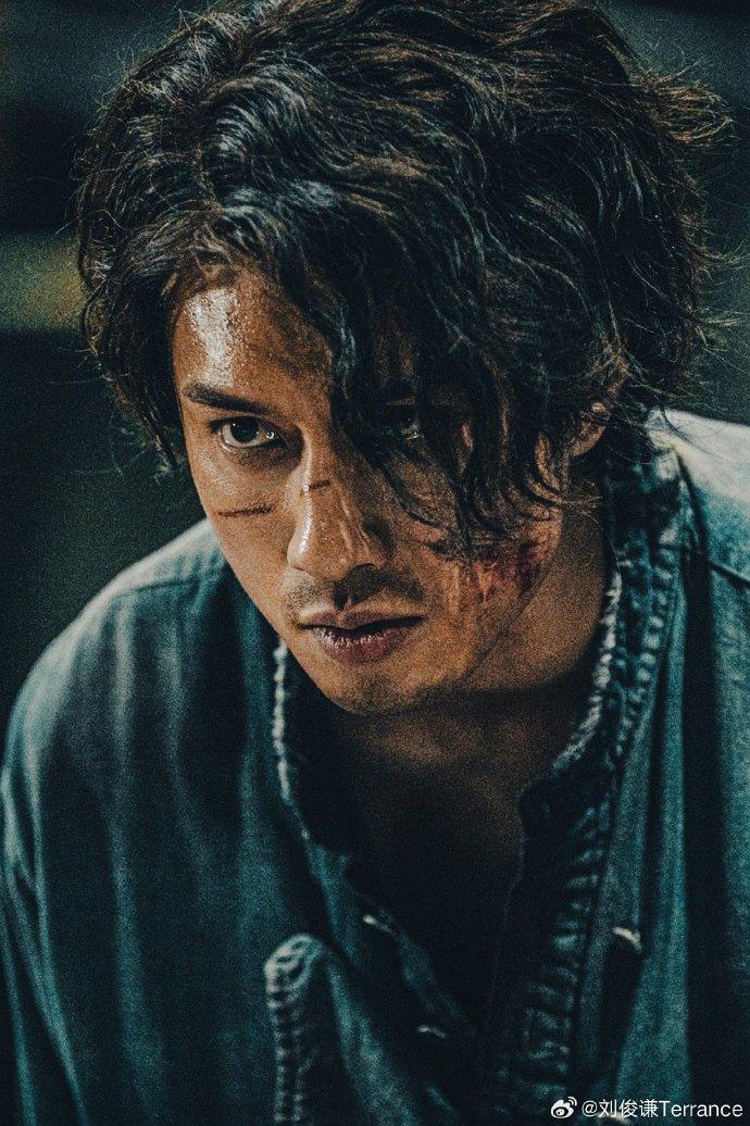 劉俊謙在《九龍城寨之圍城》演信一,網民不停大讚「劉俊謙好靚仔」。