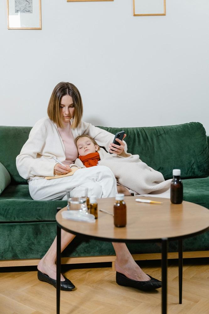 醫學界目前以「雞尾酒療法」治療AML。