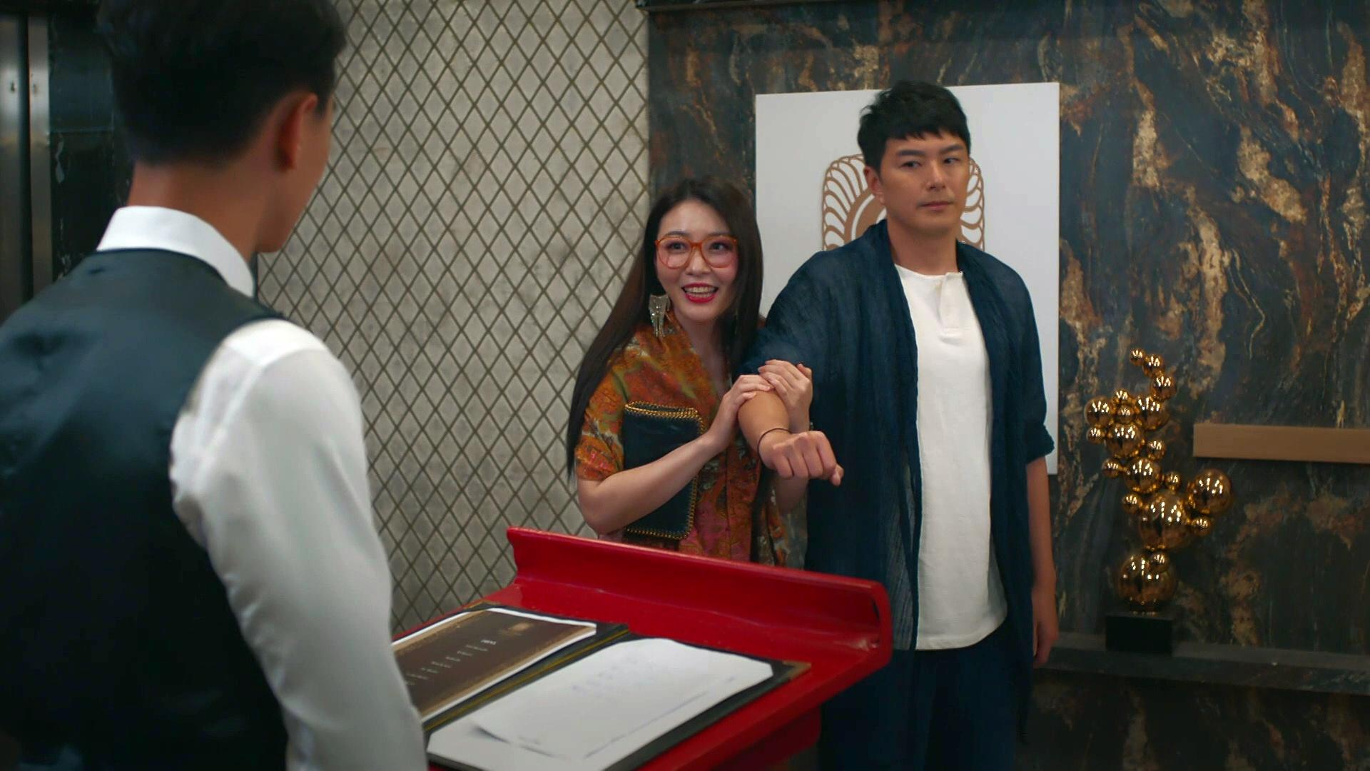 尹詩沛「大Red唇」造型約會蕭正楠。