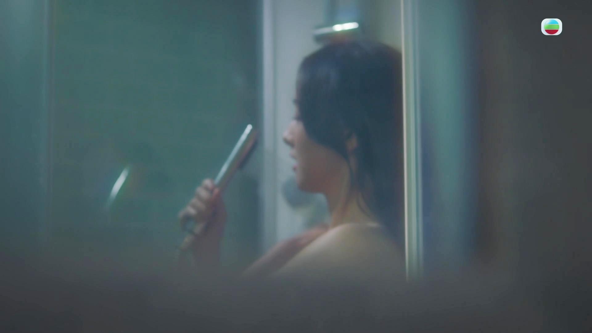 Yuki更上演出浴戲。