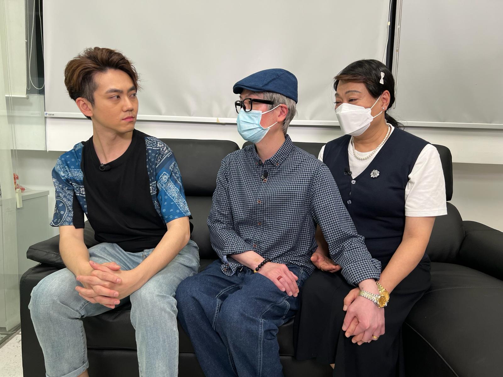 二人的神還原,短短兩小時已吸引大批網民留言直指笑到肚痛。