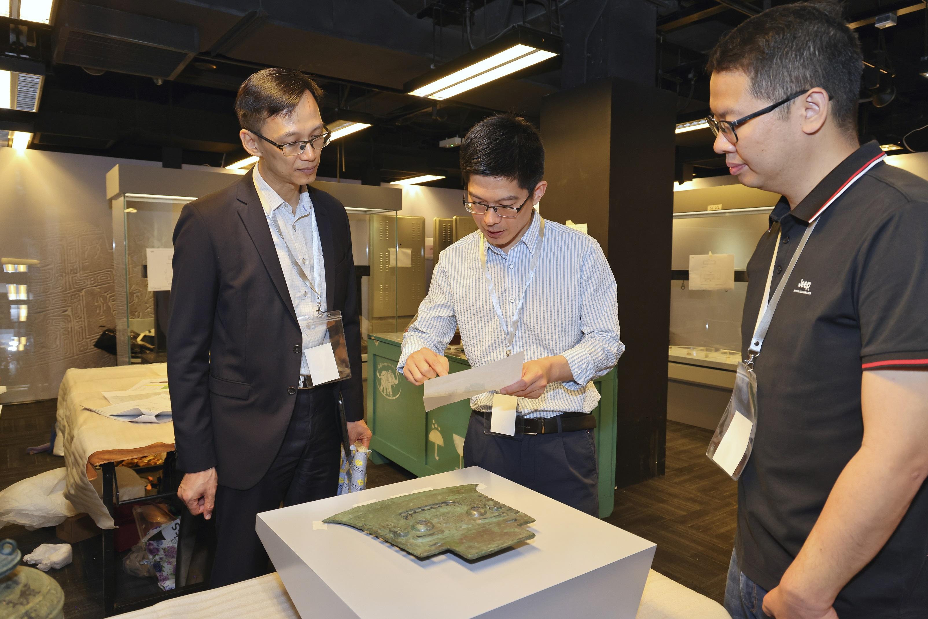 山東布展團專家和古蹟辦同事向我介紹展覽和亮點展品