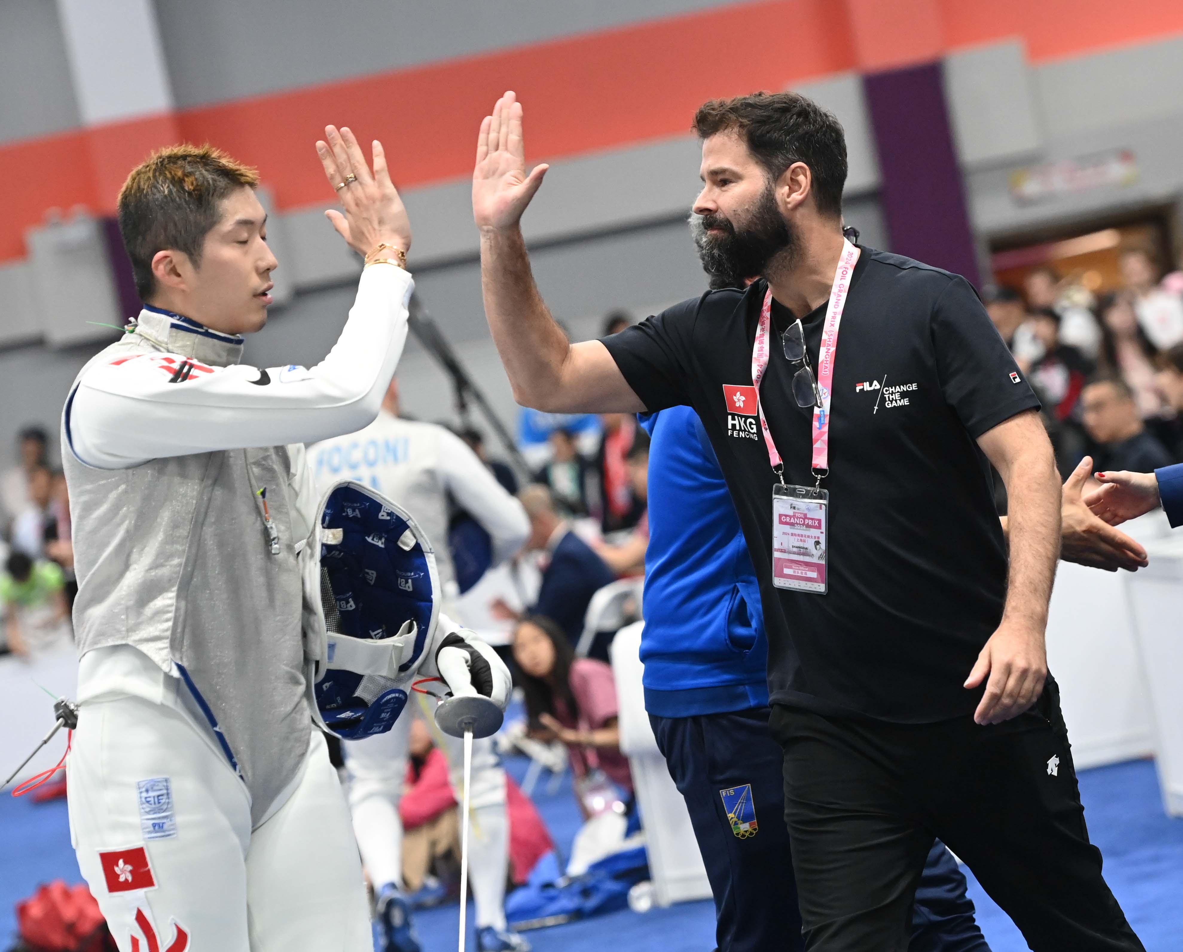 張家朗國際劍聯花劍大獎賽上海站奪冠