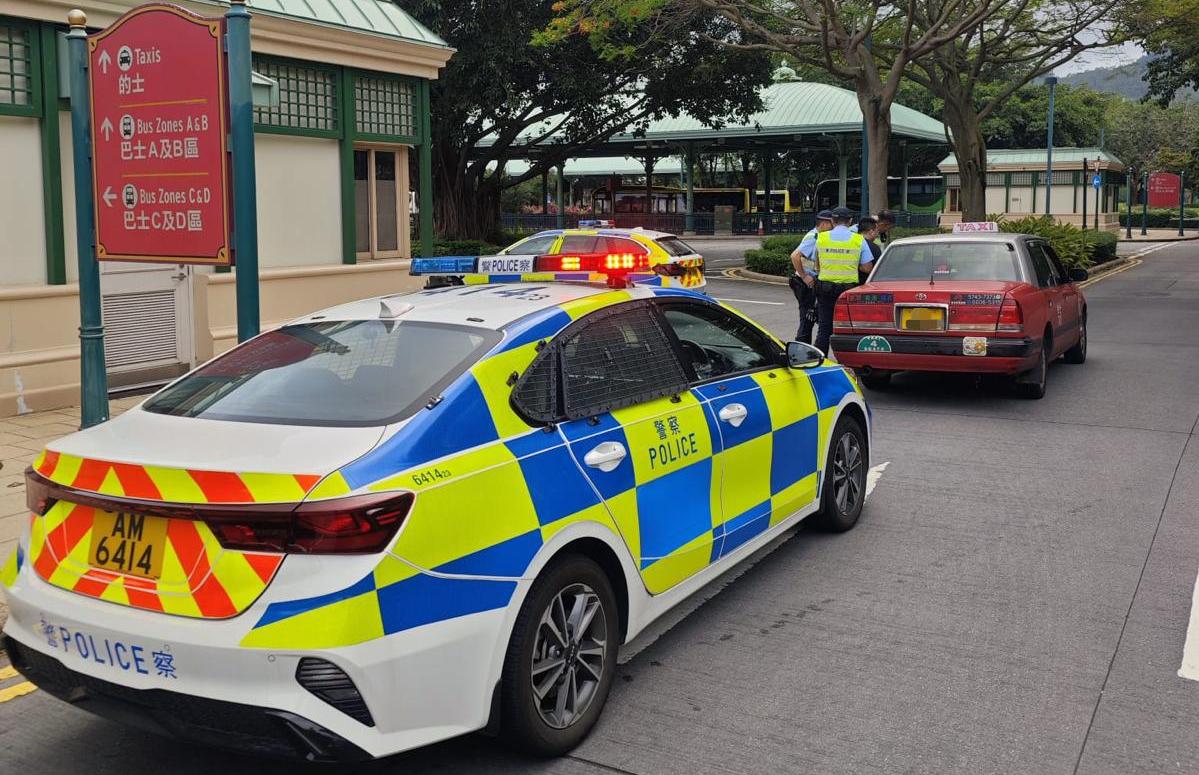 五一黃金周|警打擊的士濫收車資冚旗載客 43歲司機尖沙咀去大嶼山收高一倍被捕