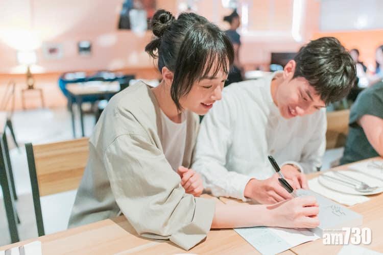 劉俊謙與蔡思韵在電影《幻愛》合作而撻著。