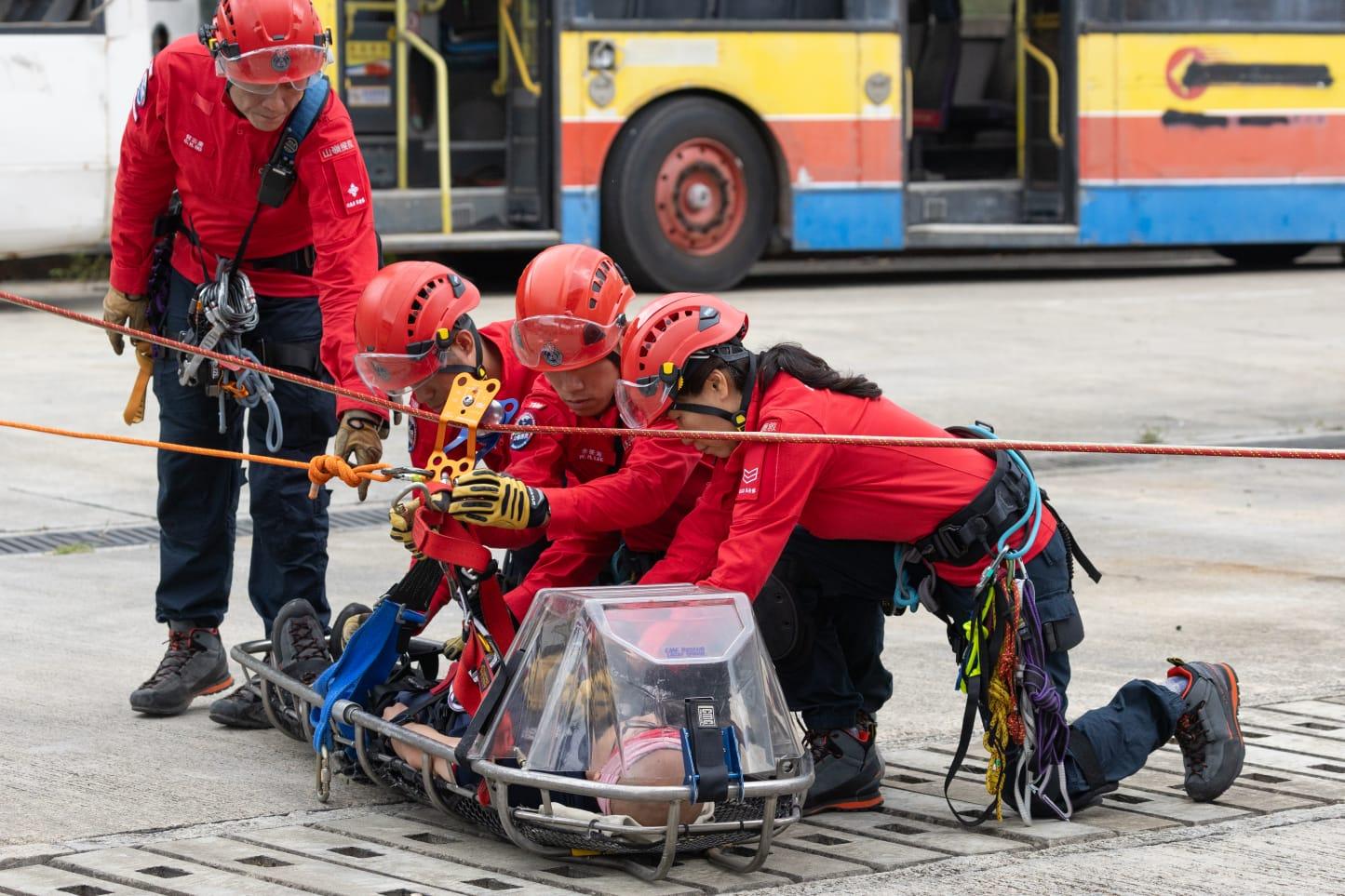 民安隊舉行大型演習。(蘇文傑攝)