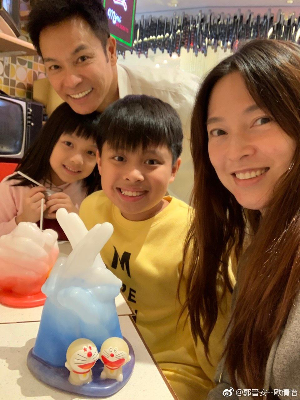 郭晉安過去不時分享與一家四口的合照。