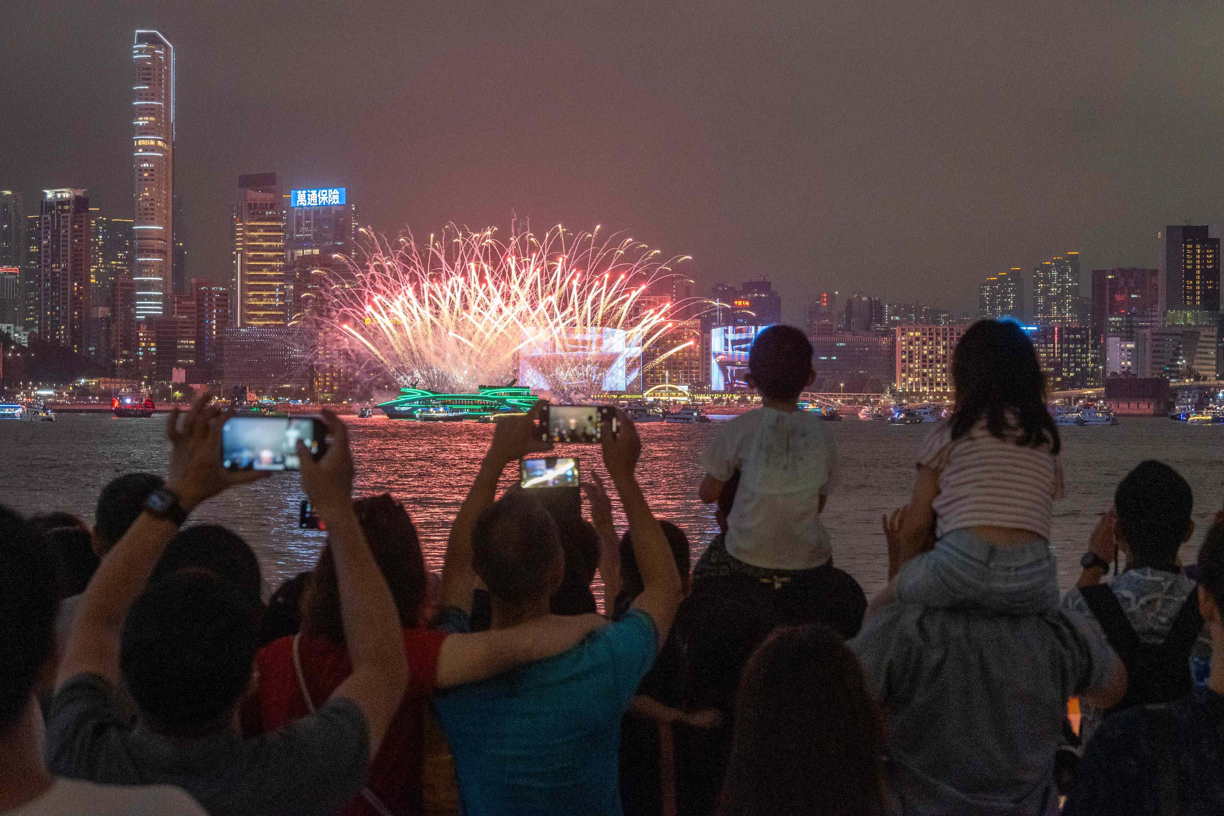 炮台山 旅發局五一海上煙火表演