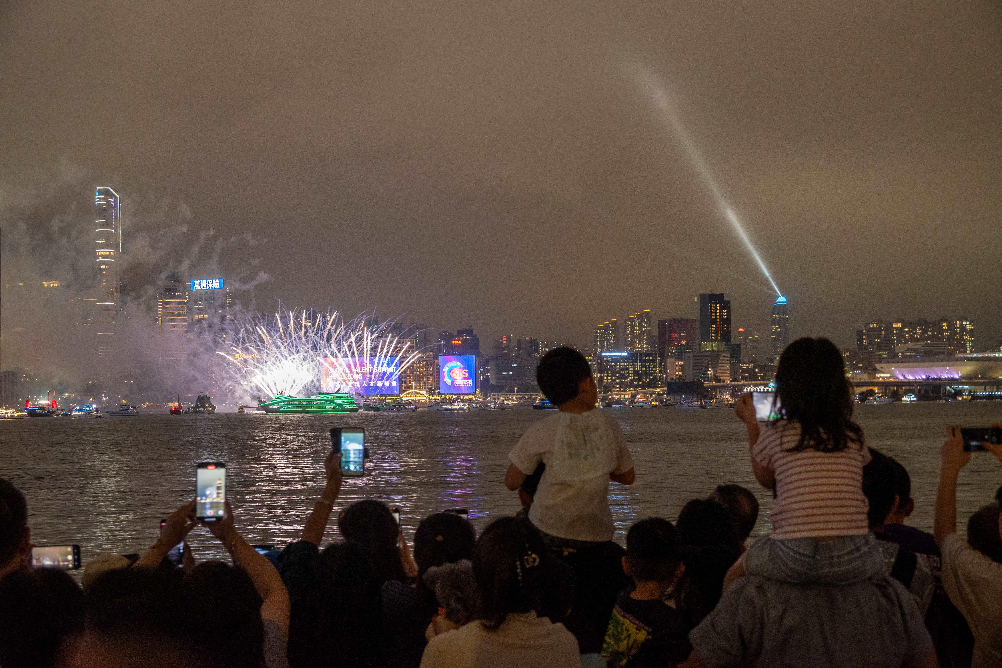 炮台山 旅發局五一海上煙火表演