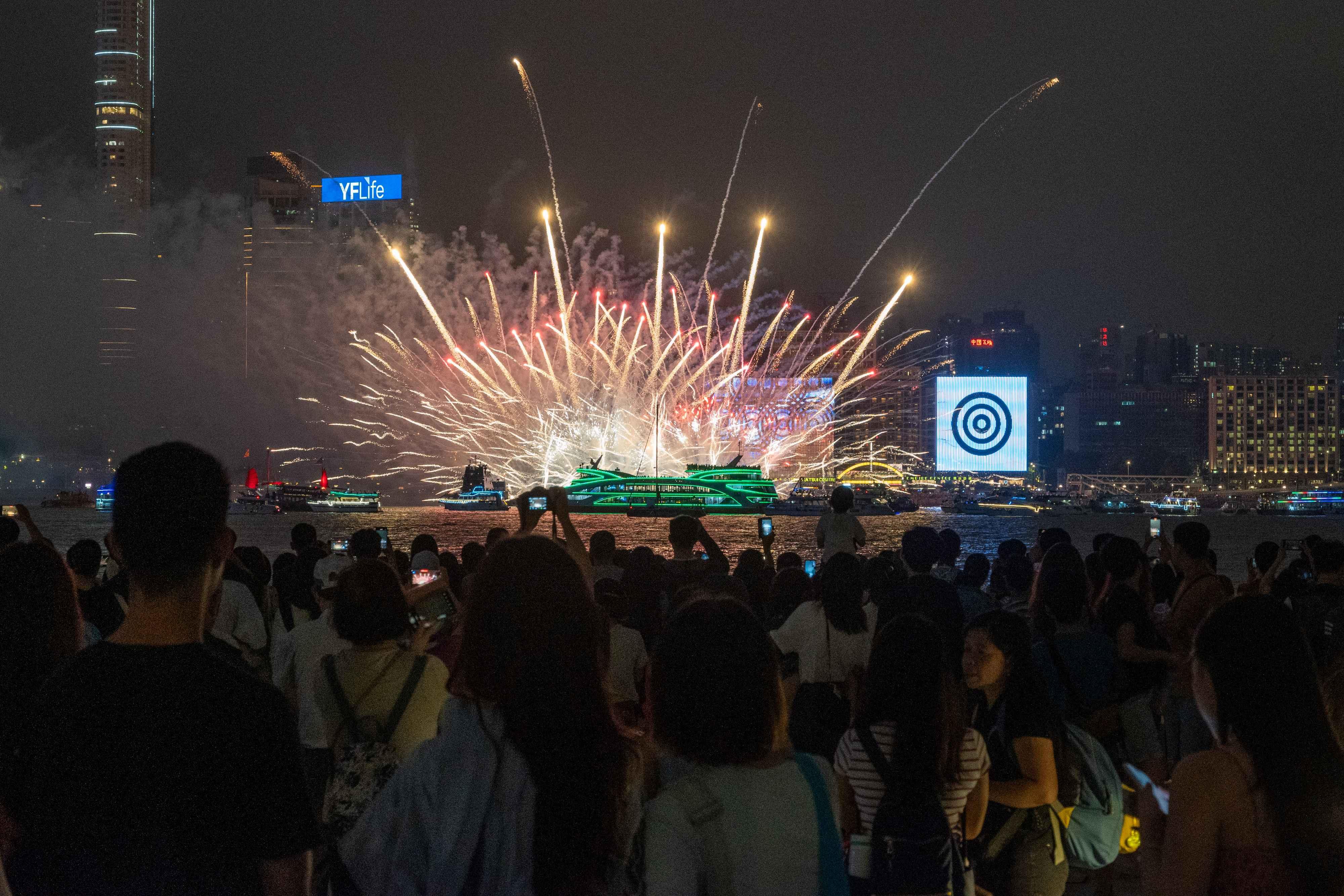 炮台山 旅發局五一海上煙火表演