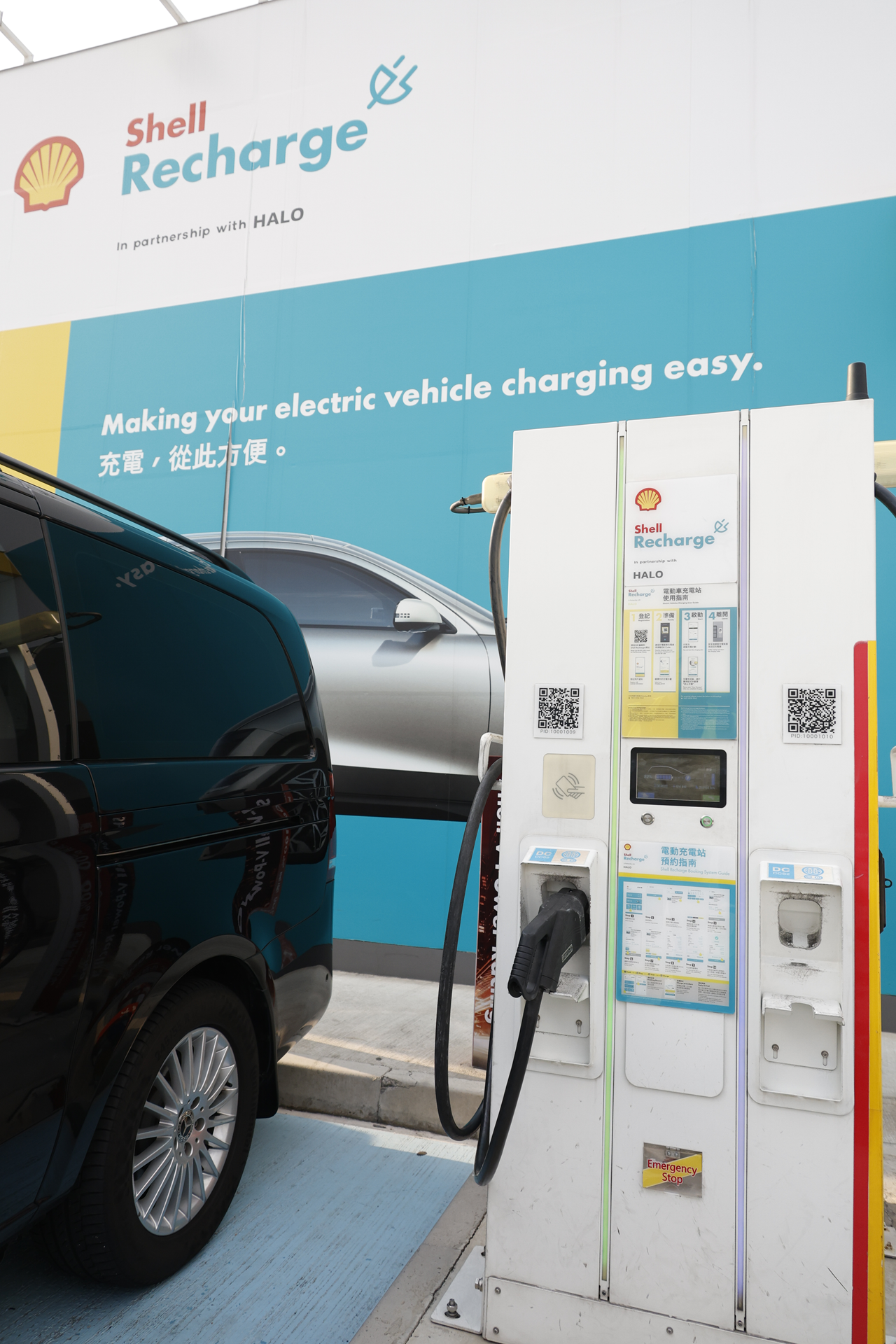 油電站提供兩個合共60kW的快速充電位。