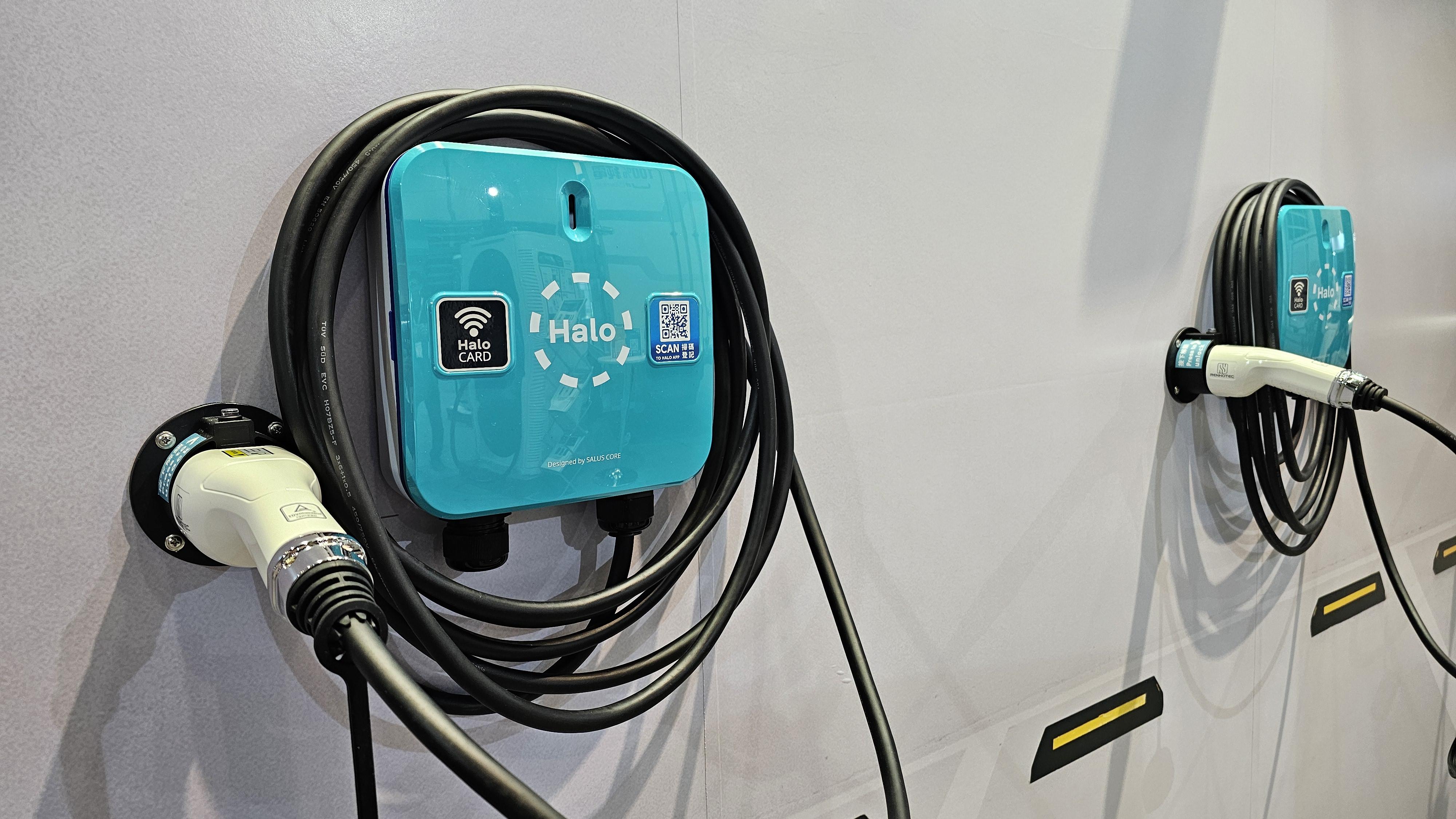 現場更展示首款自家品牌出品的中速充電器。