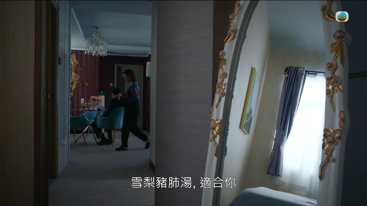 劇中鄭則士都會送名貴禮物畀樊亦敏,似足《東張西望》何生何太。