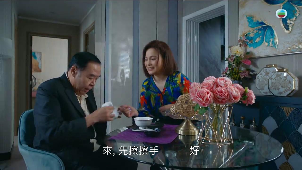 無獨有偶,《神耆小子》劇情亦有樊亦敏飾演的洪玫瑰上演「爭產風波」。,