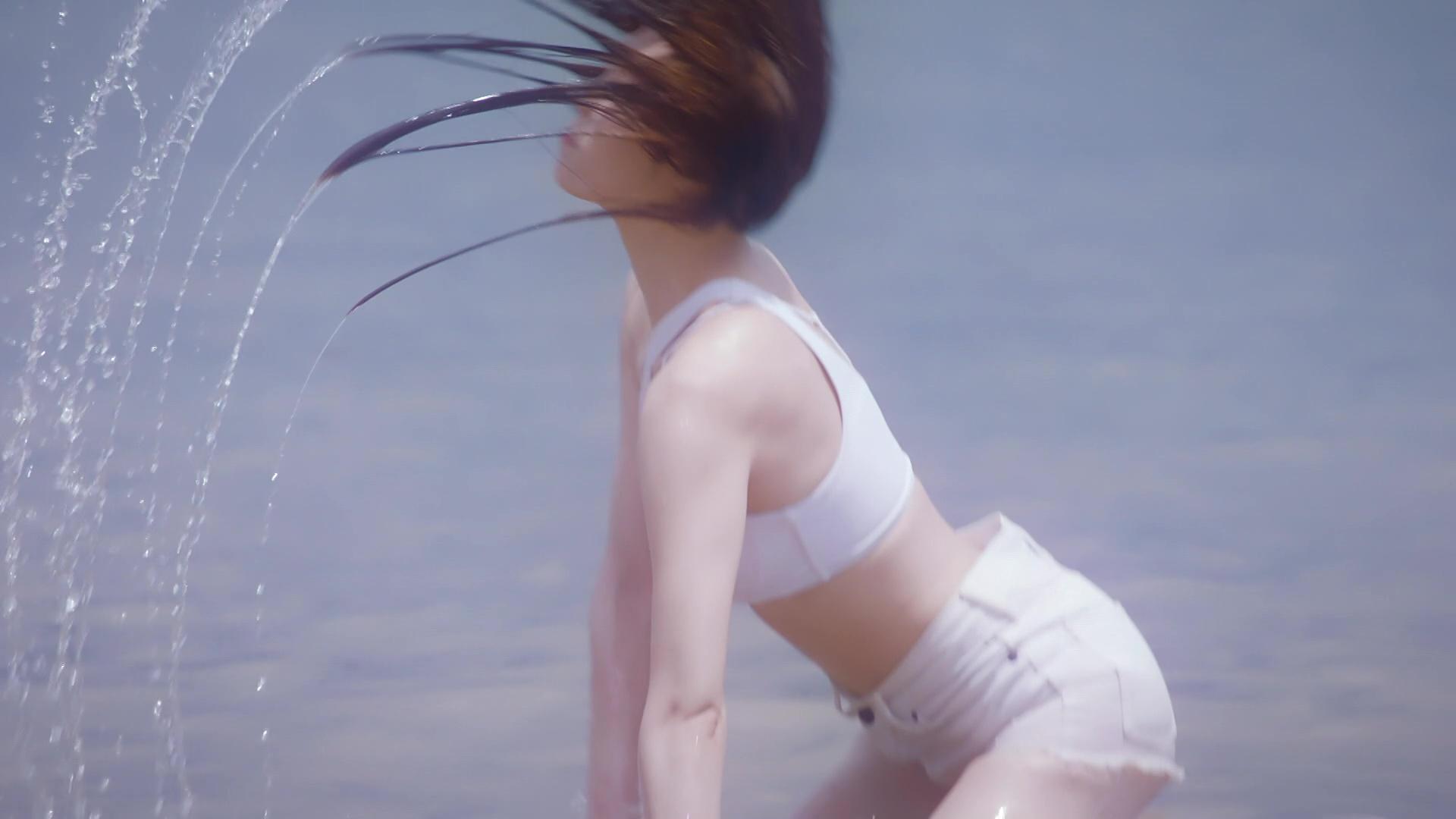 伊婷揈水髮時Keep住女神光環。