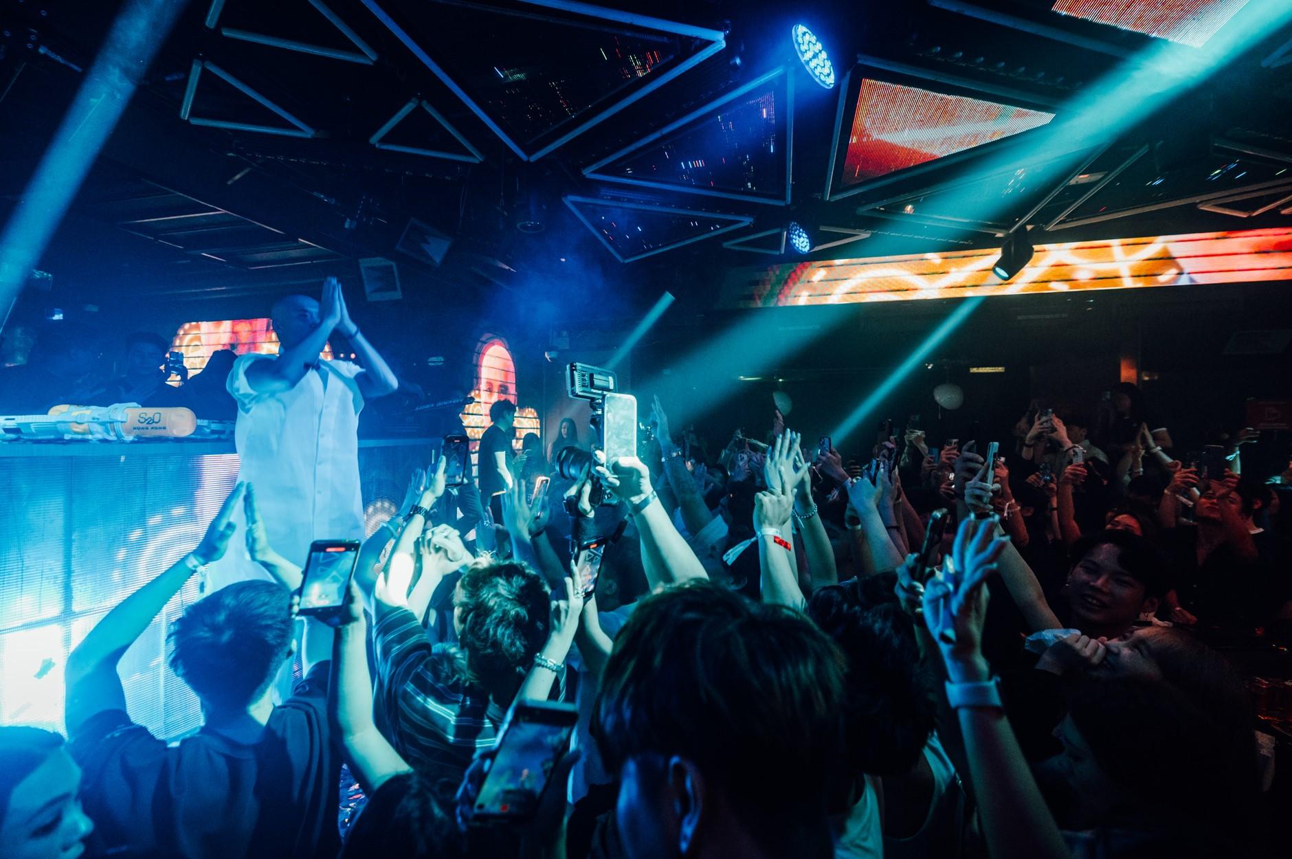 NewJeansNim以《佛祖 Handsome》於各地爆紅。