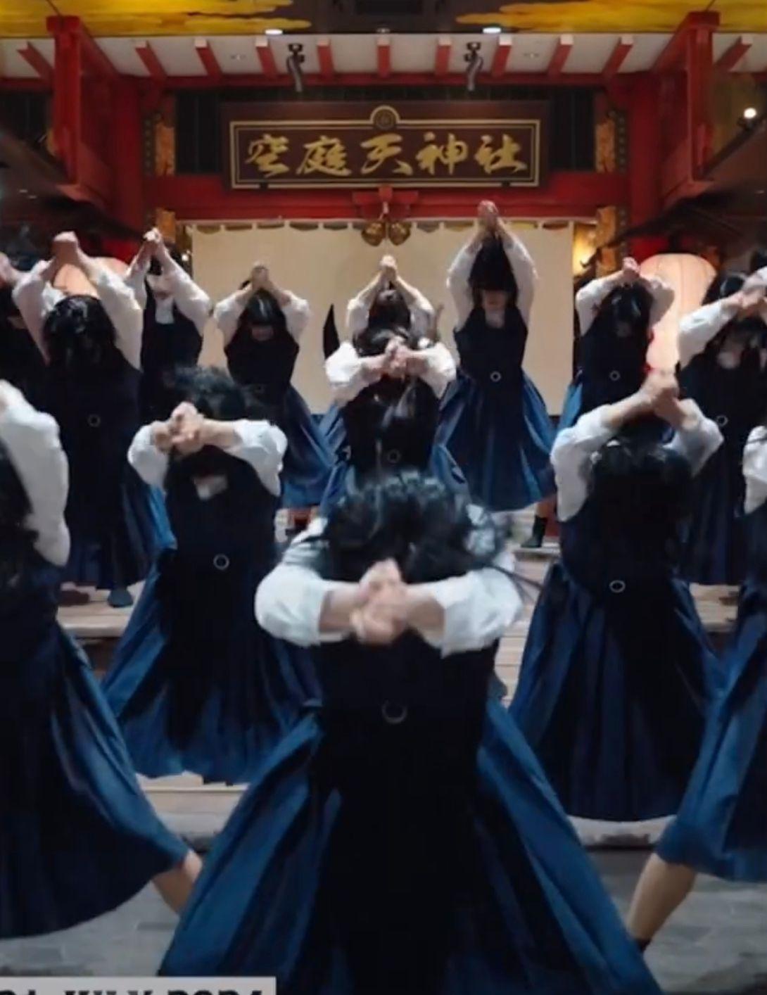 還原古仔的拜神舞台風。