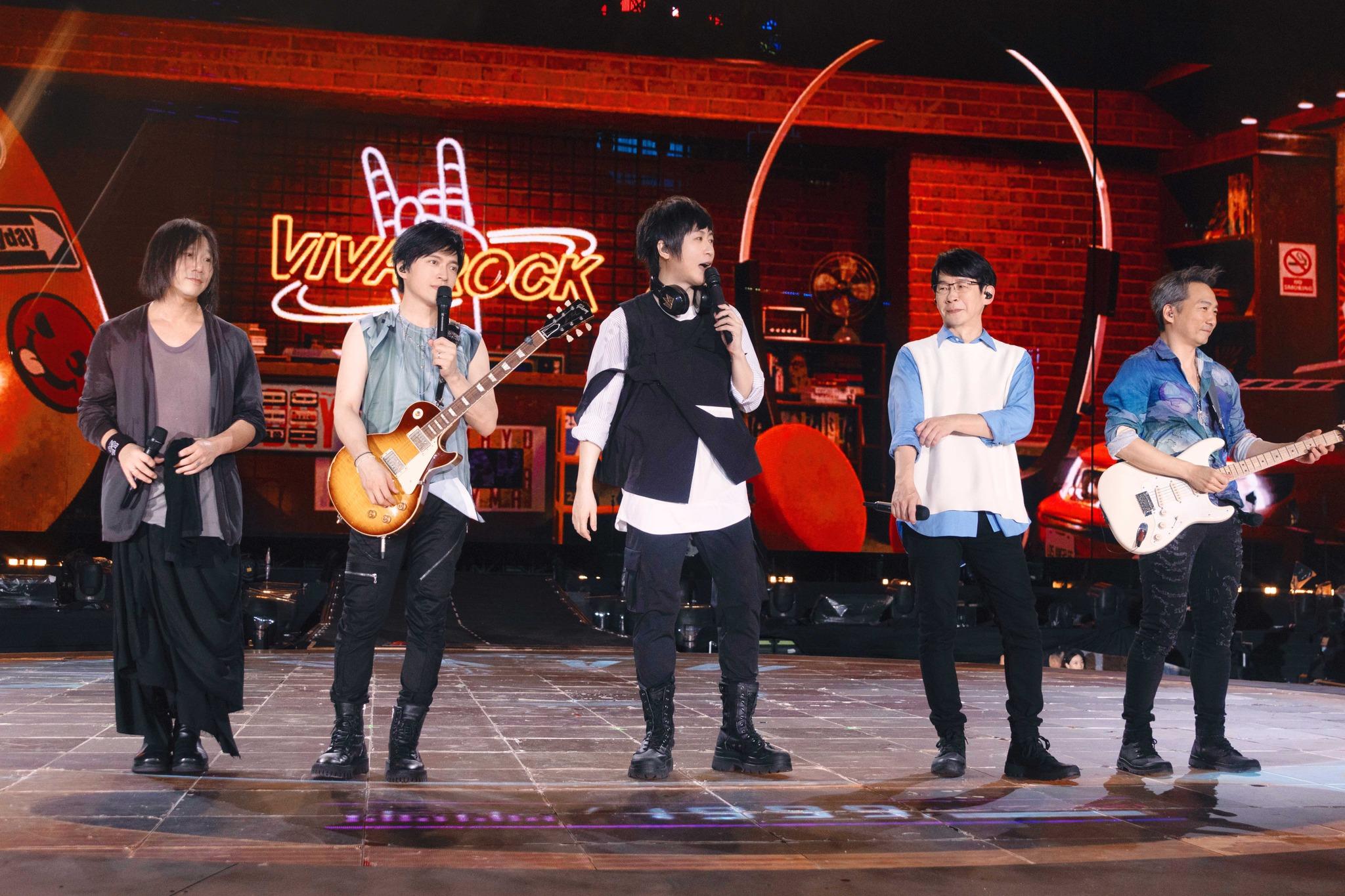 五月天來港開騷首場遇大雨,5月首場又遇舞台起火。