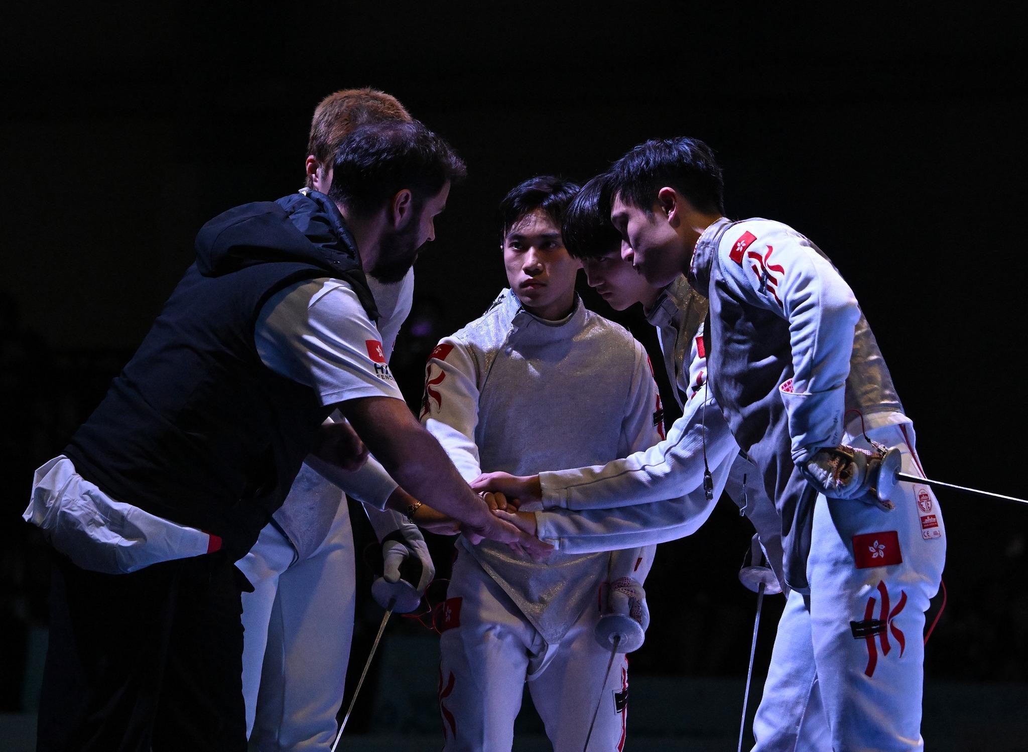 國際劍擊聯會花劍世界盃香港站,港隊在男花團體賽決賽反勝意大利隊,奪得隊史世盃分站首金 (國際劍擊總會)