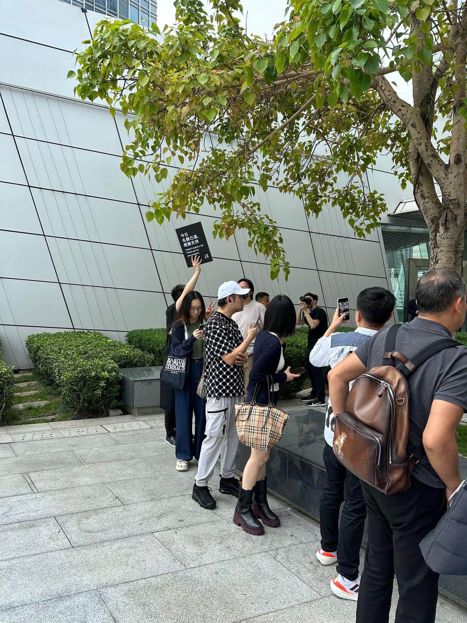 「挽肉と米」開業吸引不少人到場排隊試食。(FB@黃傑龍 Simon - 窮富翁 好人好事)