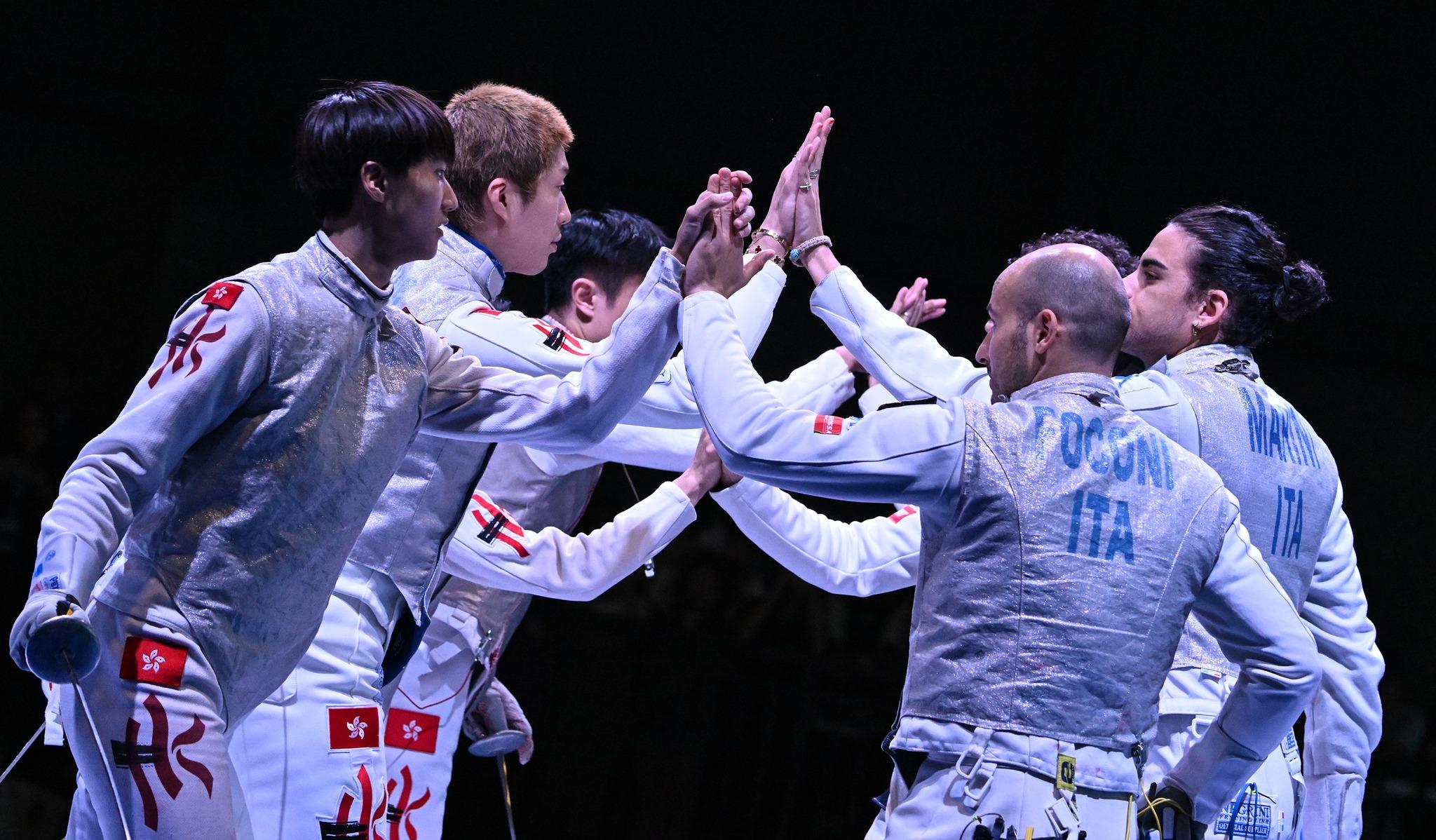 國際劍擊聯會花劍世界盃香港站,港隊在男花團體賽決賽反勝意大利隊,奪得隊史世盃分站首金 (國際劍擊總會)