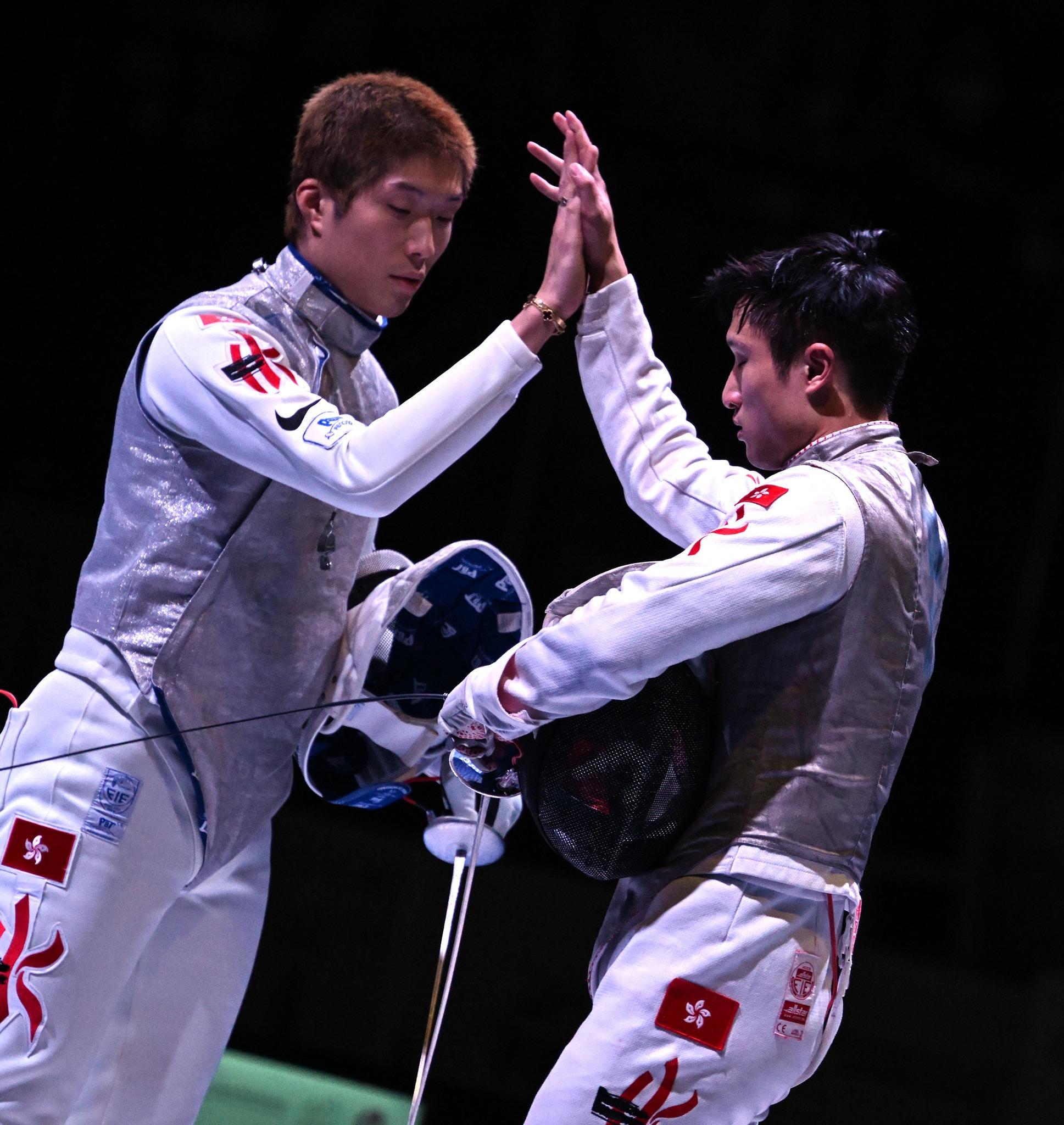 國際劍擊聯會花劍世界盃香港站,港隊在男花團體賽決賽反勝意大利隊,奪得隊史世盃分站首金 (國際劍擊總會)