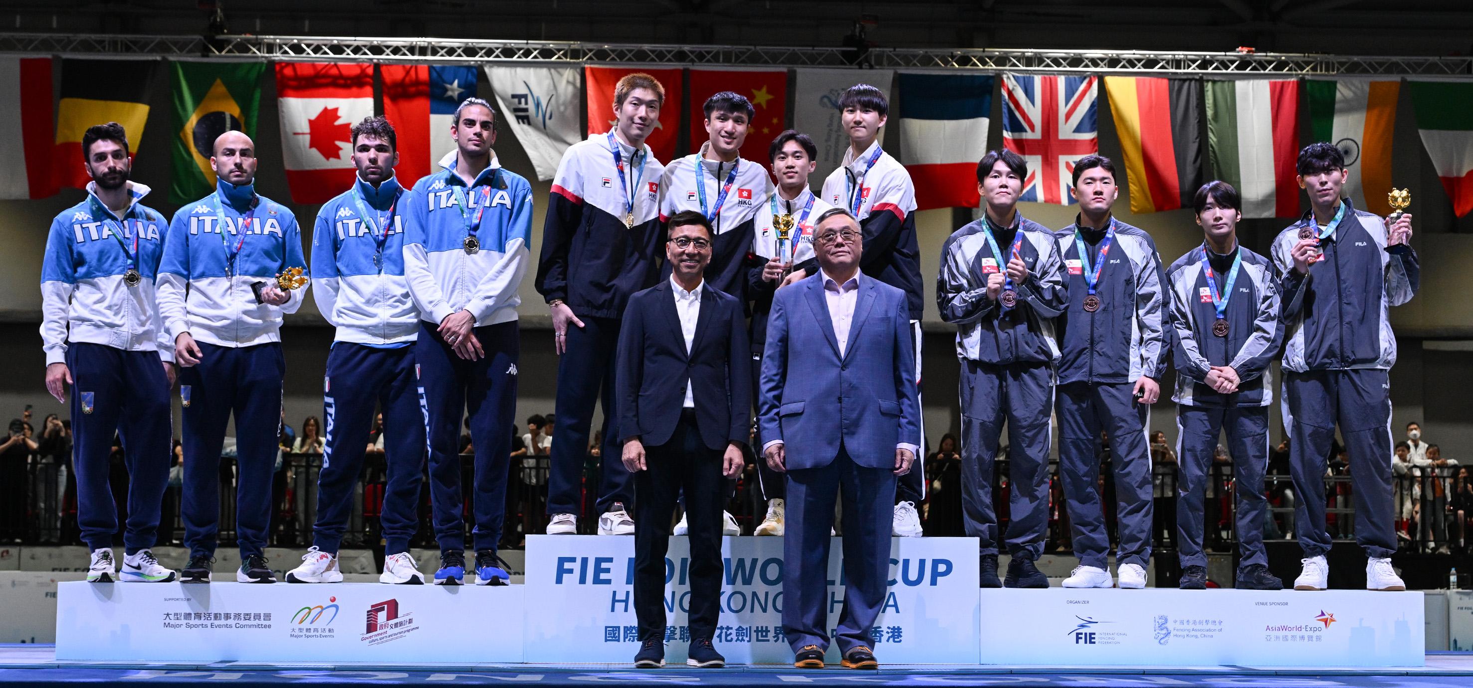 國際劍擊聯會花劍世界盃香港站,港隊在男花團體賽決賽反勝意大利隊,奪得隊史世盃分站首金 (國際劍擊總會)
