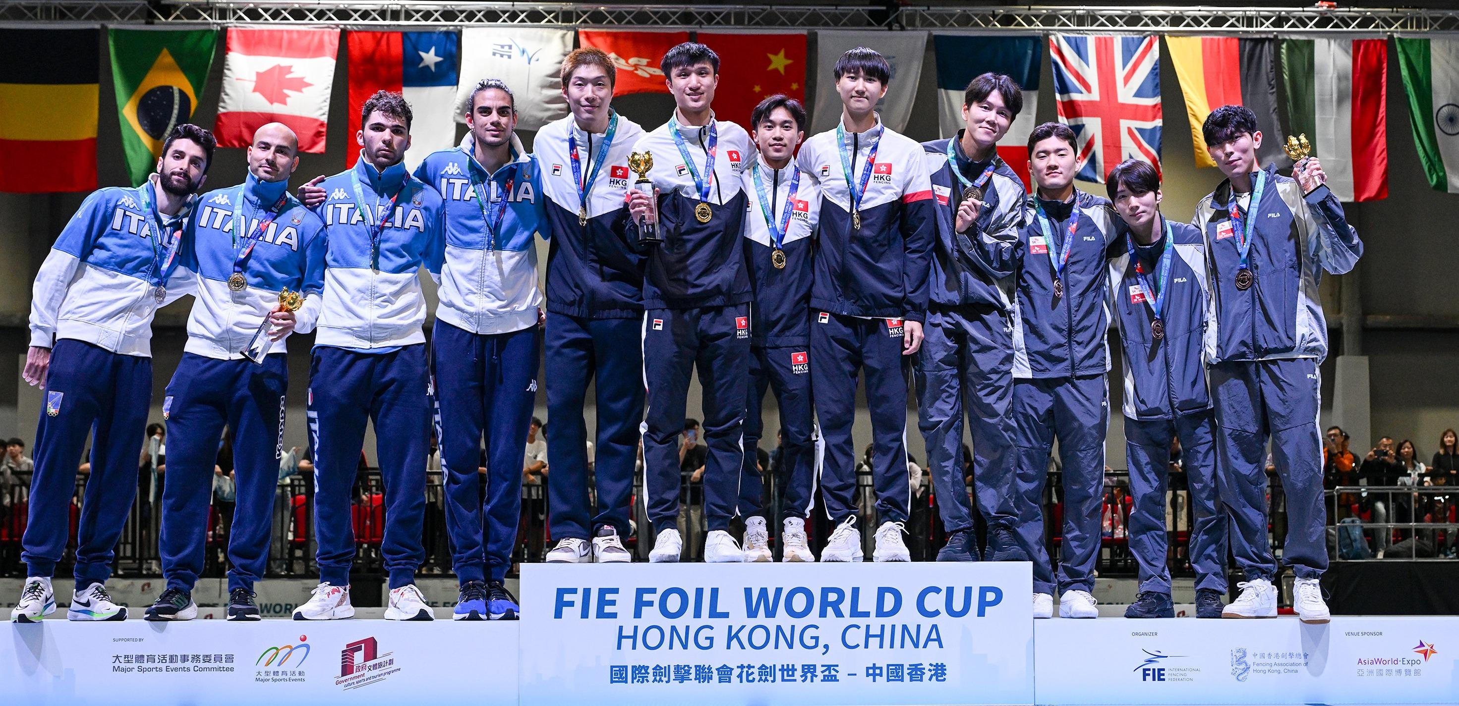 國際劍擊聯會花劍世界盃香港站,港隊在男花團體賽決賽反勝意大利隊,奪得隊史世盃分站首金 (國際劍擊總會)