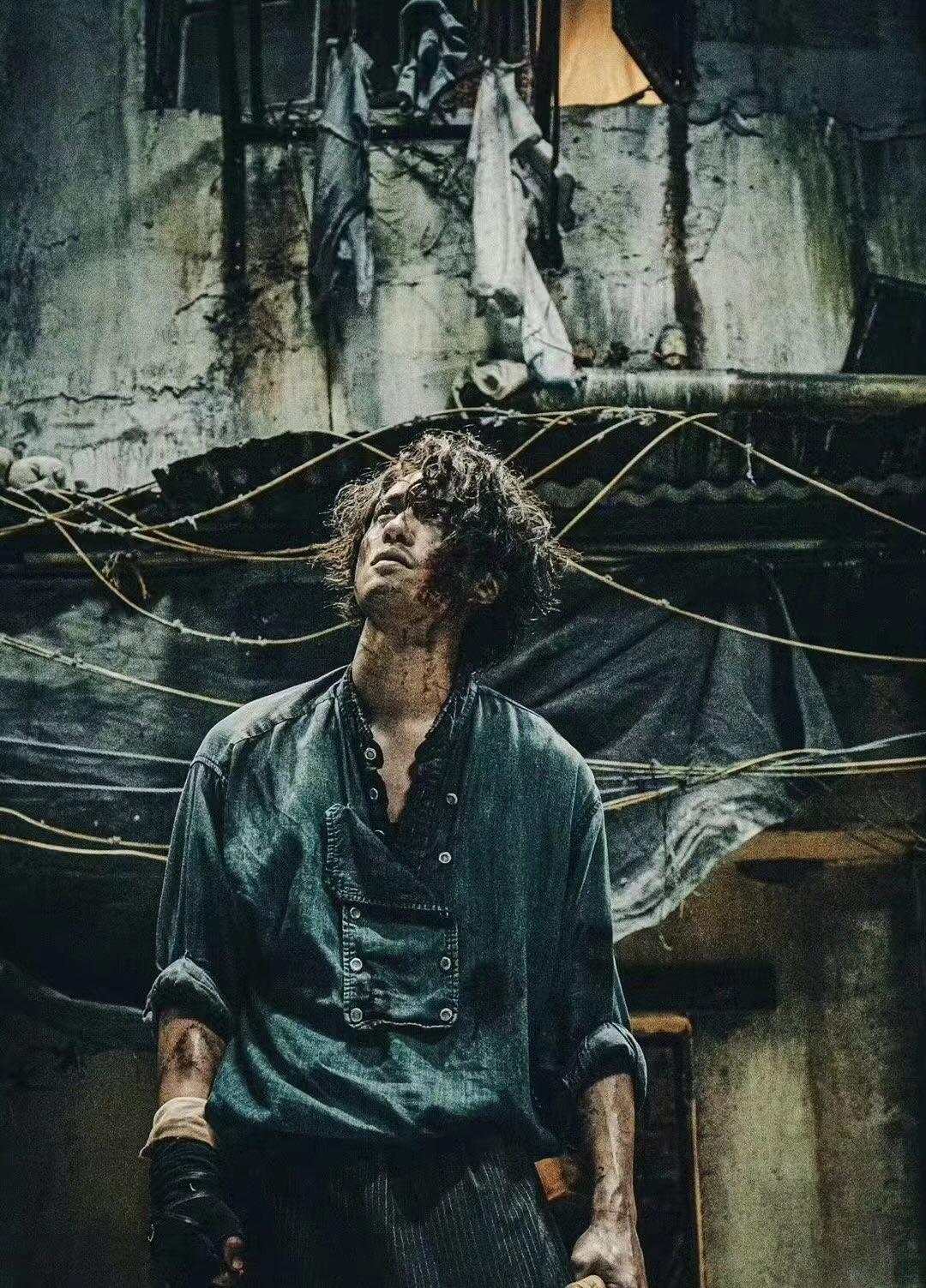 劉俊謙在《九龍城寨之圍城》演信一,網民不停大讚「劉俊謙好靚仔」。