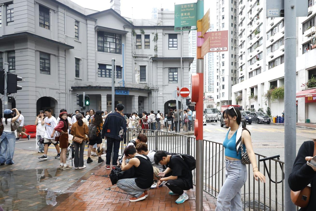 油麻地警署成為內地遊客寵兒。(林俊源攝)