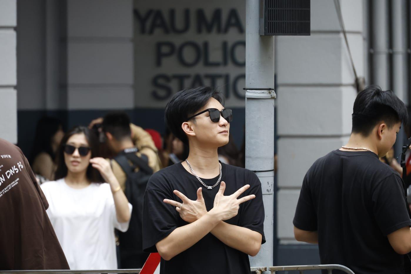 油麻地警署成為內地遊客寵兒。(林俊源攝)