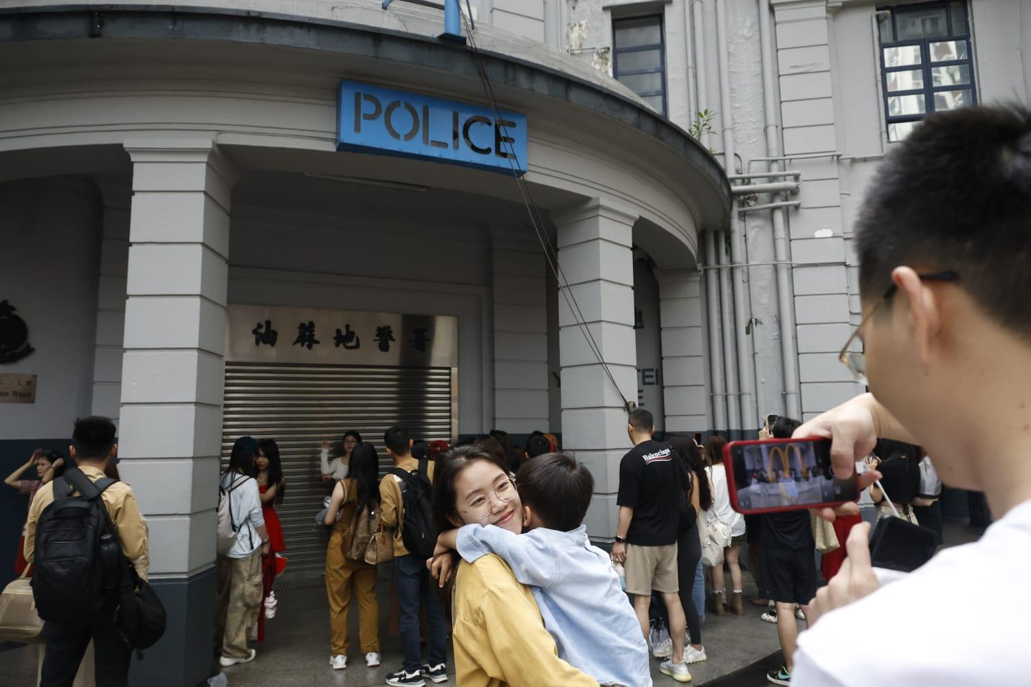 油麻地警署成為內地遊客寵兒。(林俊源攝)