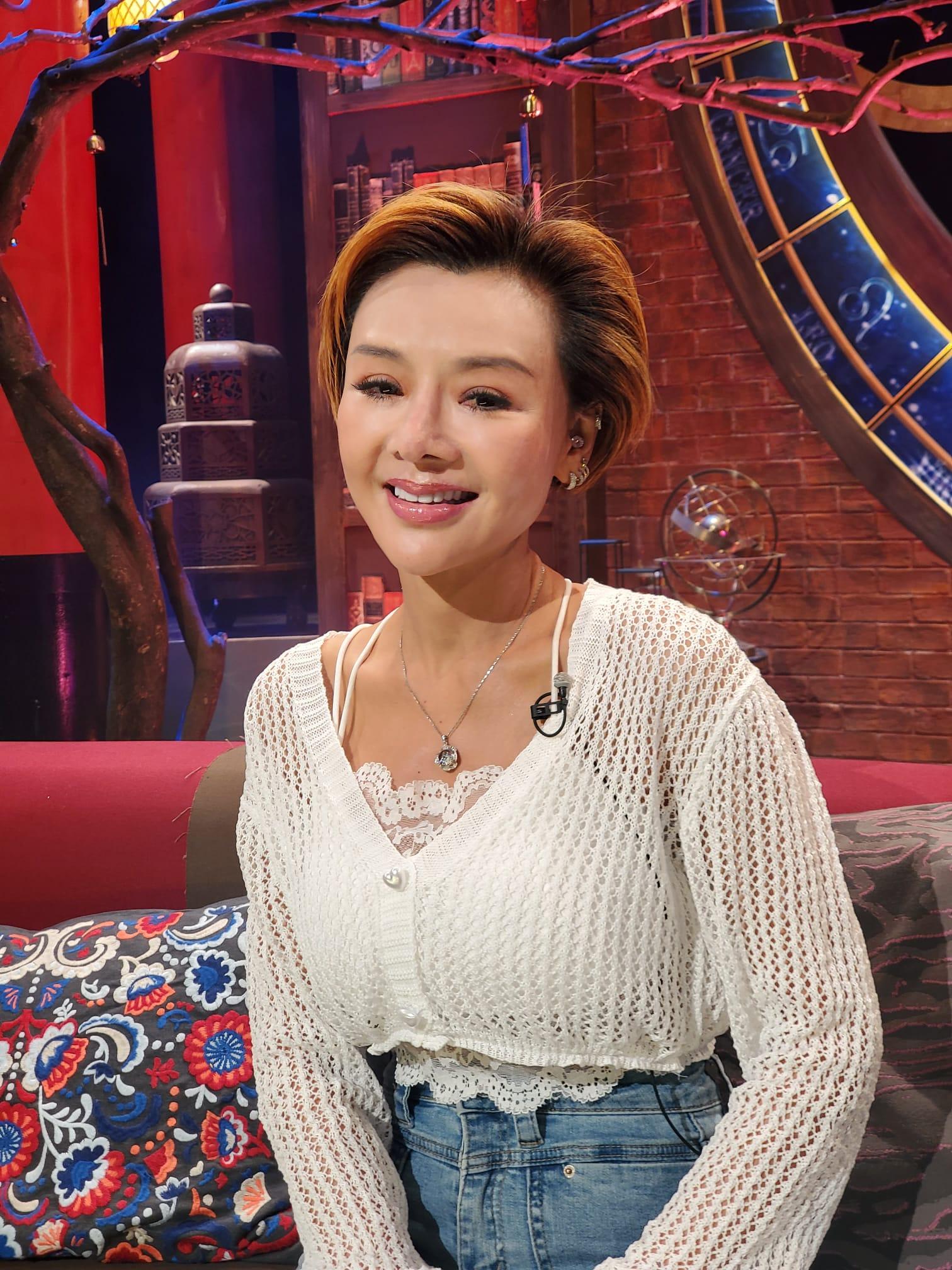 葉子楣多年仍維持21吋小蠻腰。