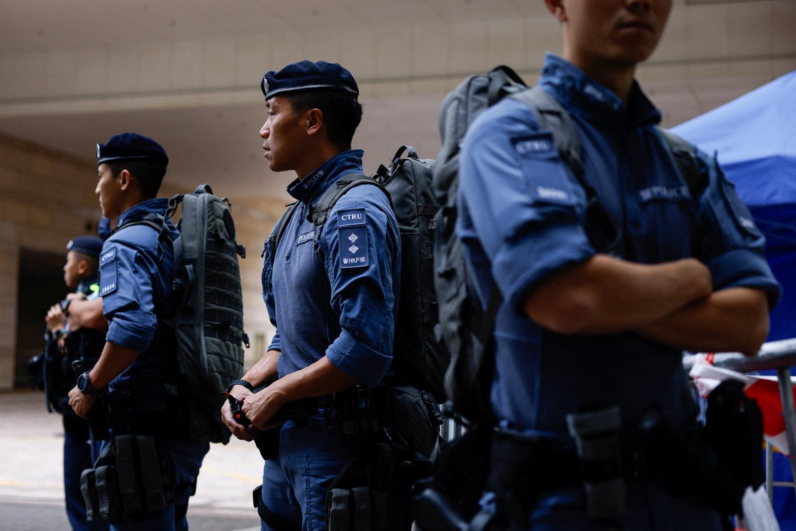 大批警員在場戒備。(路透社)