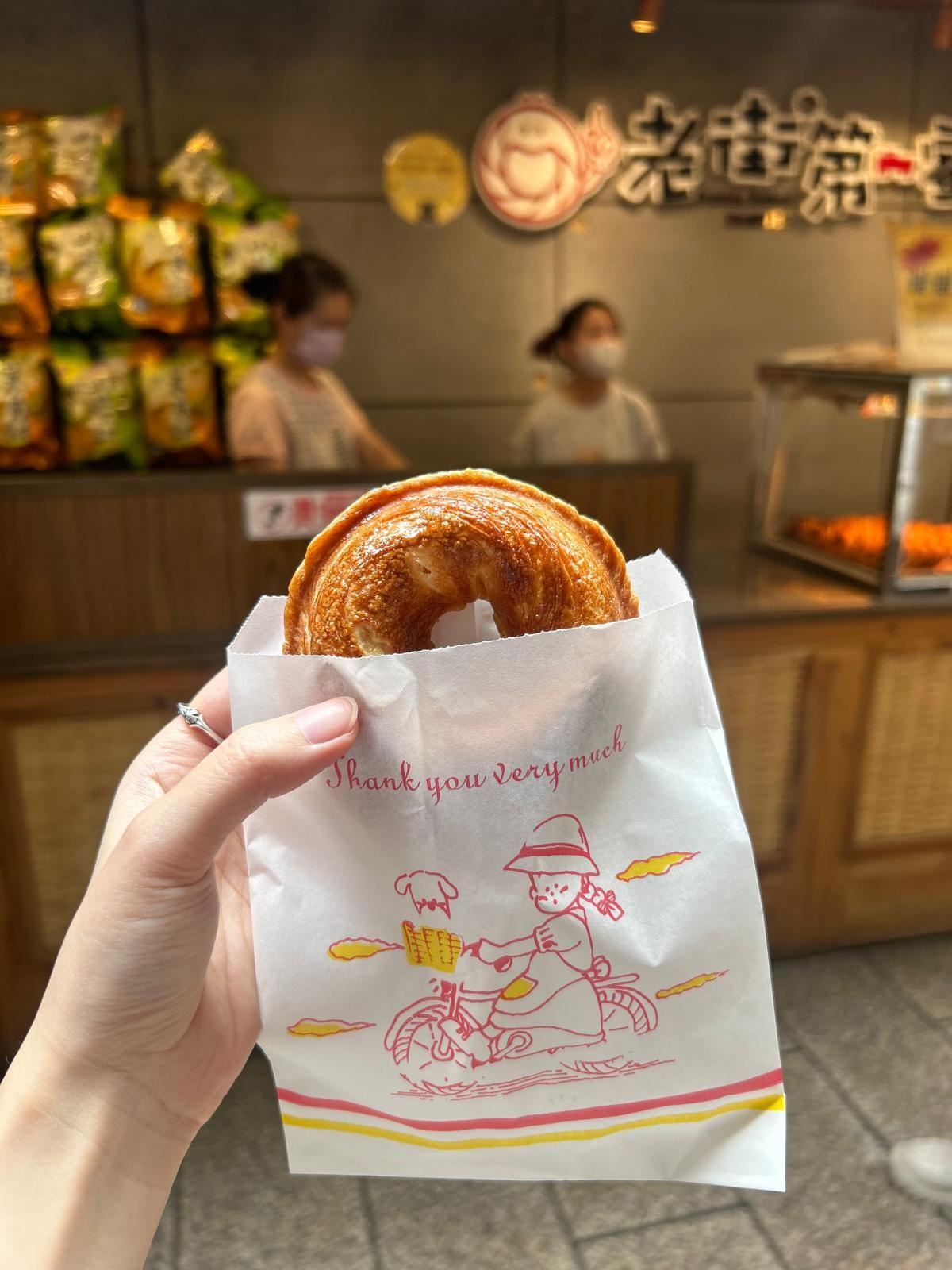 奮起湖老街的甜甜圈同樣受旅客歡迎