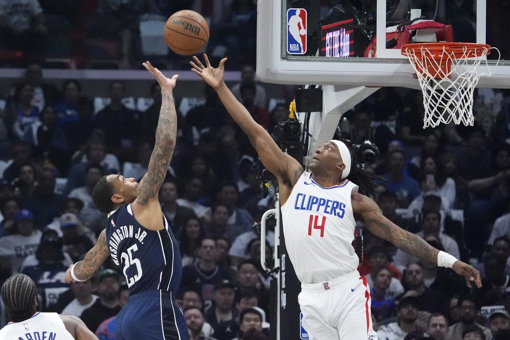 獨行俠以123:93大破快艇,場數領先3:2。(美聯社)